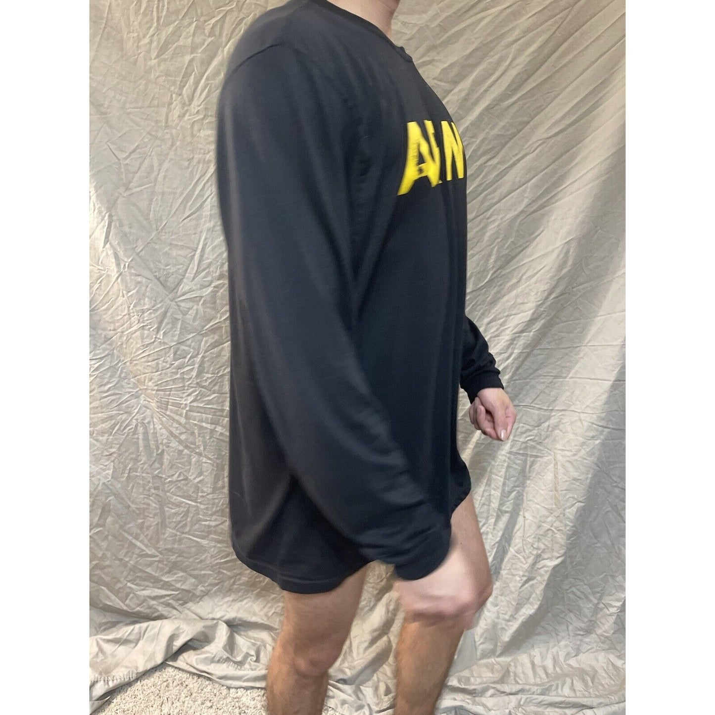 men’s black army large long sleeve pt shirt