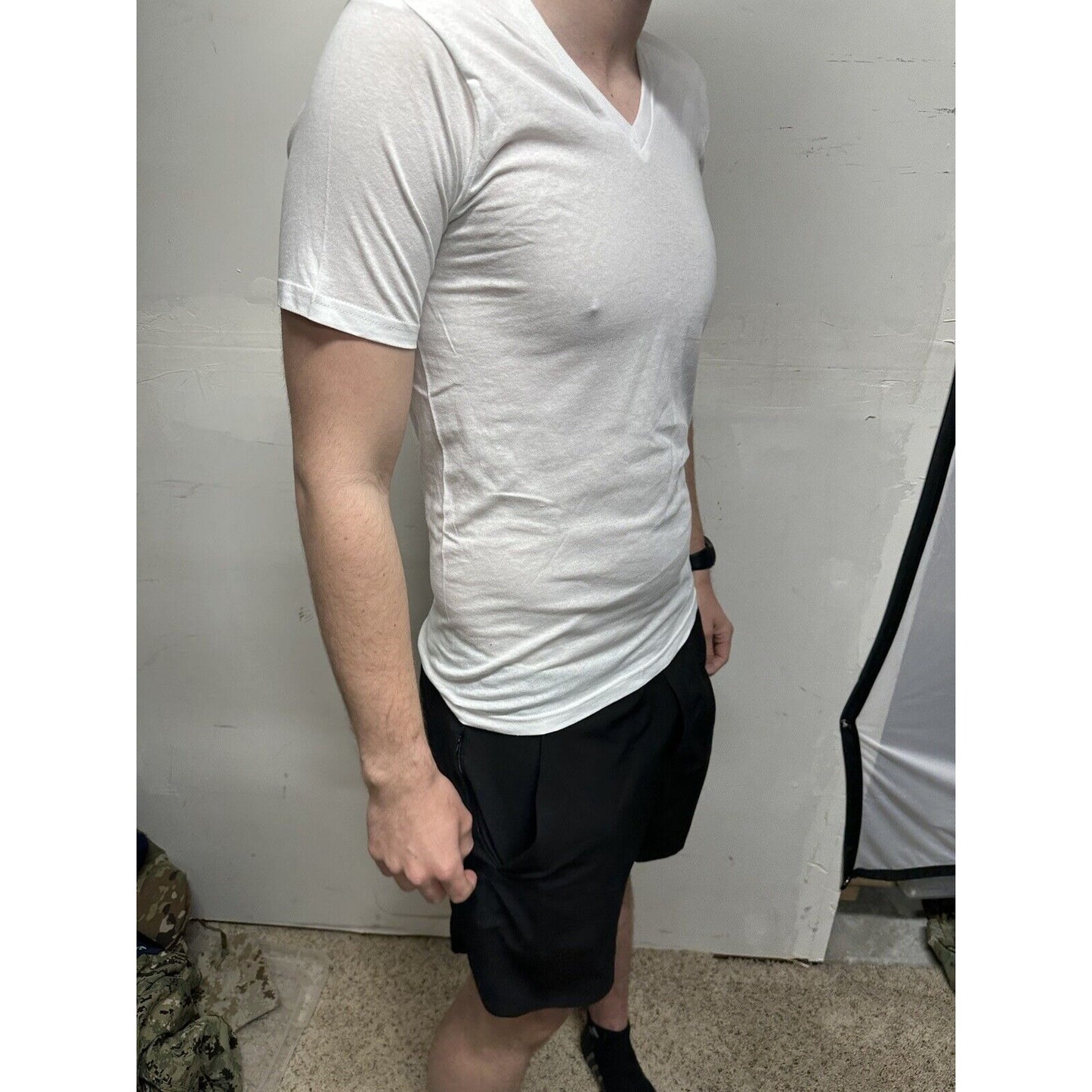 Men’s Small White Cotton Crown V-neck T-shirt