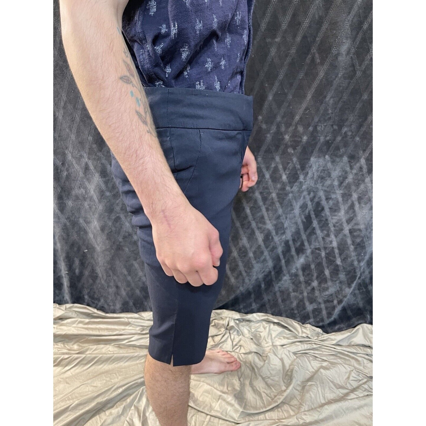 woman’s size 8 navy blue harve benard shorts