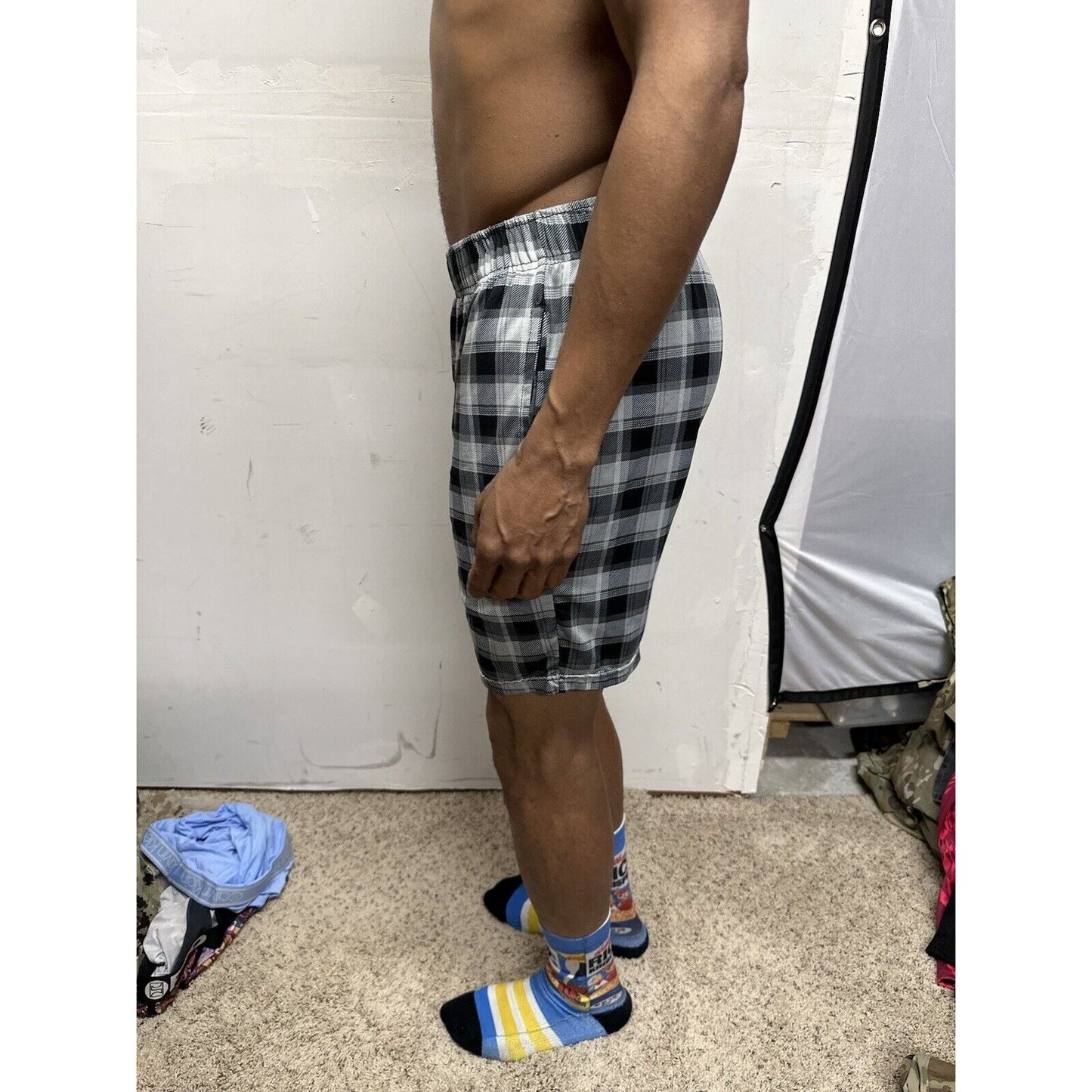 Men’s Gray And Black Fruit Of The Loom Small Lounge Shorts with pockets
