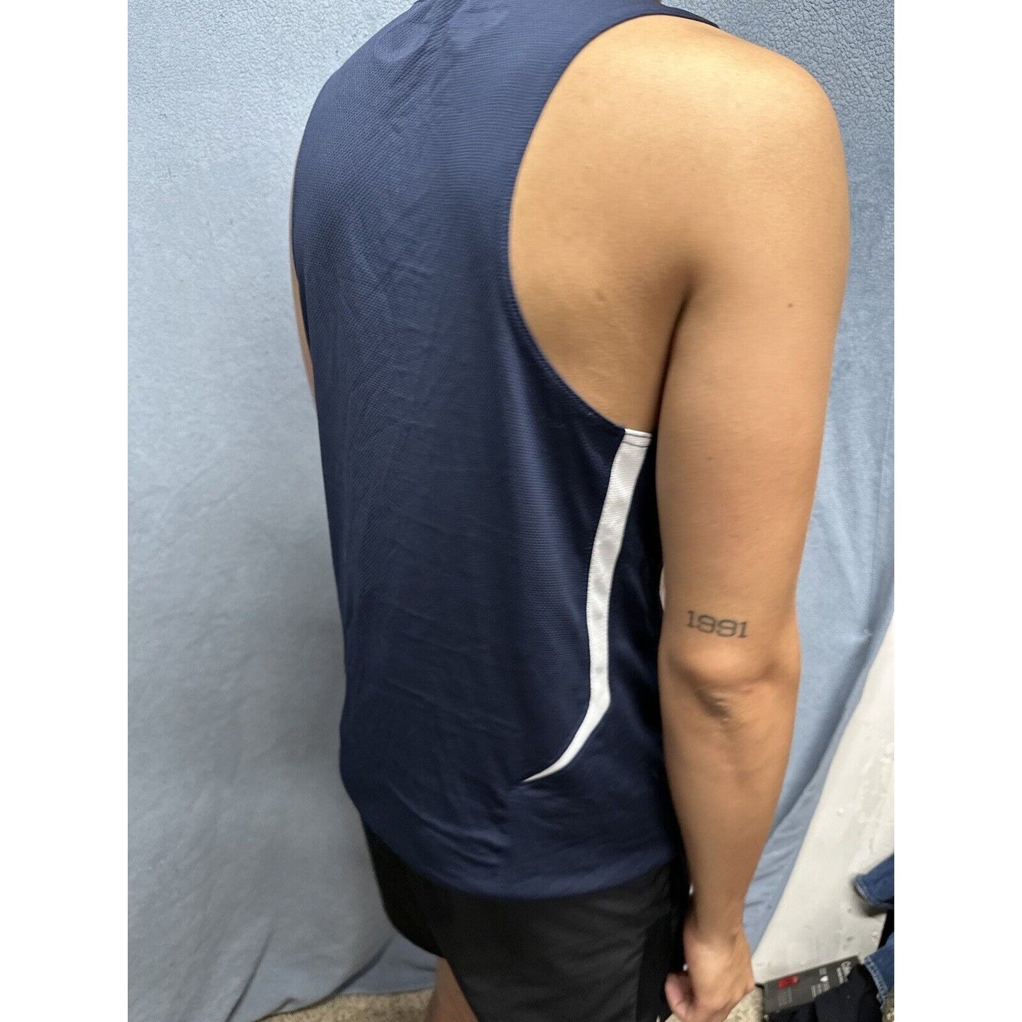 Men’s Blue Under Armour Muscle Shirt Tank Top Shirt Large