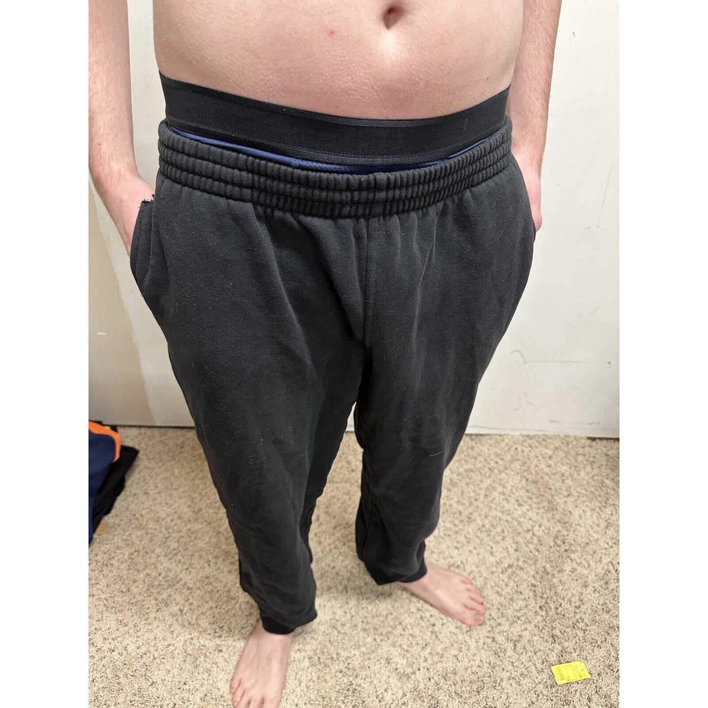 men’s black fila medium sweat pants with pockets