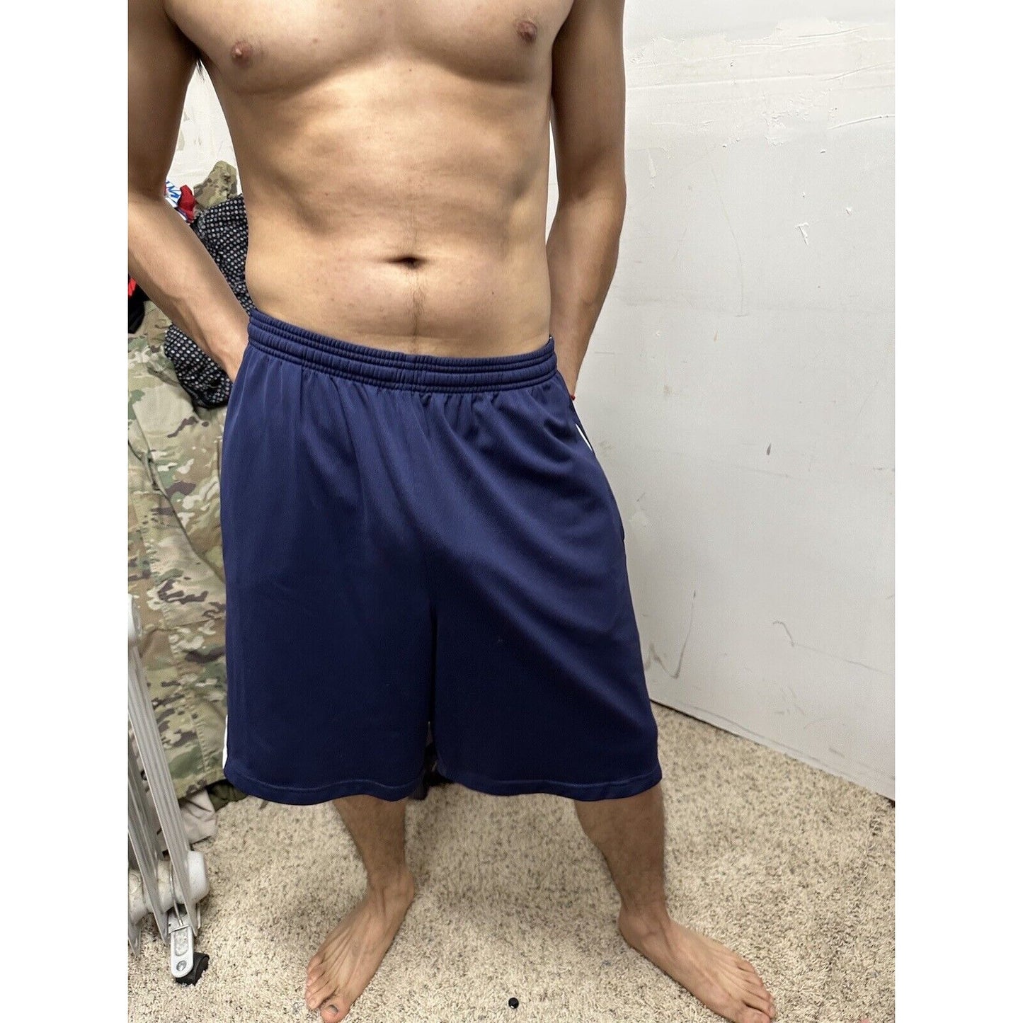 Men’s Dark Blue Large Under Armour Athletic Shorts With Pockets
