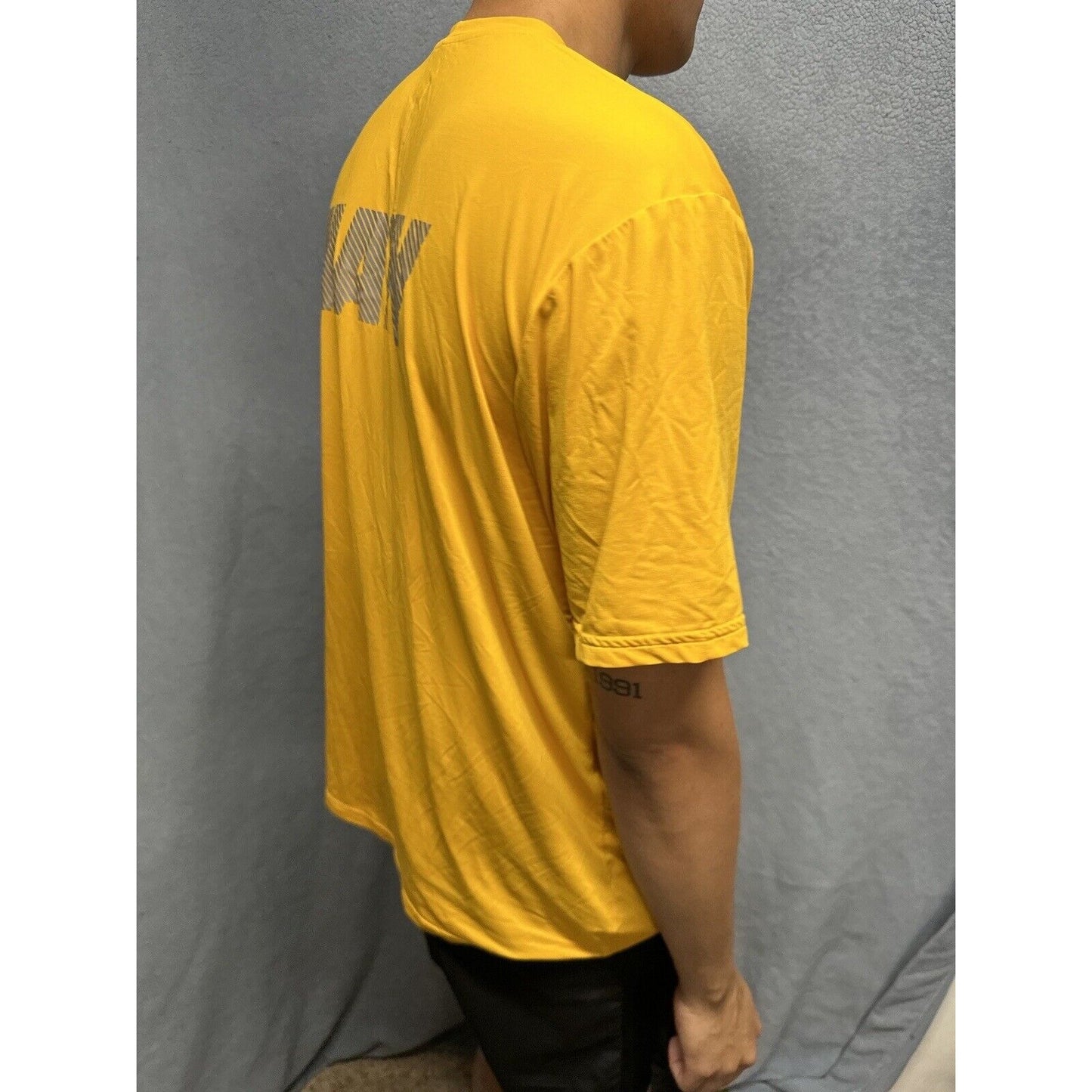 Men’s Yellow New Balance Large US Navy Pt Uniform Athletic Workout Shirt Large