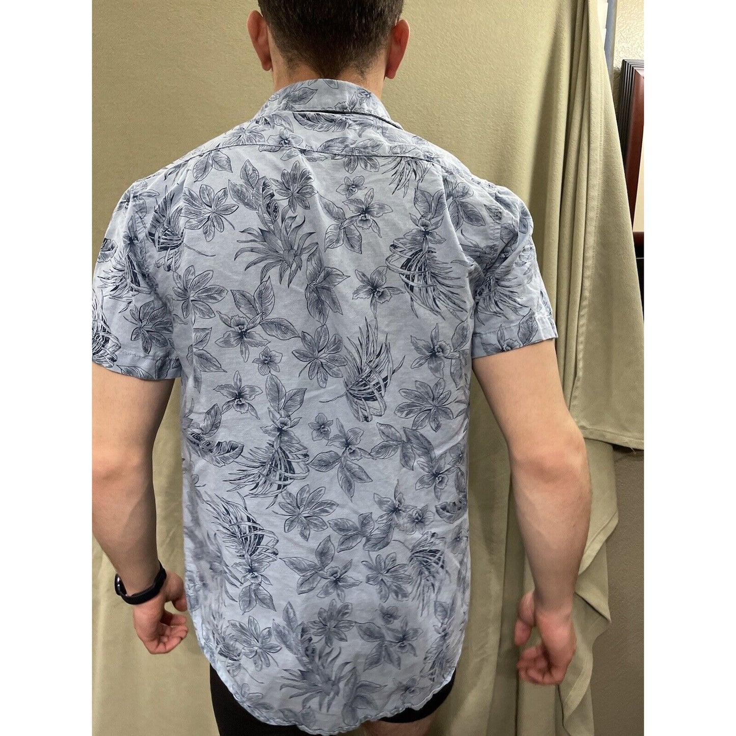 Trunks Surf & Swim Co Mens Small Button Up Beachwear Hawaiian Shirt Tropical
