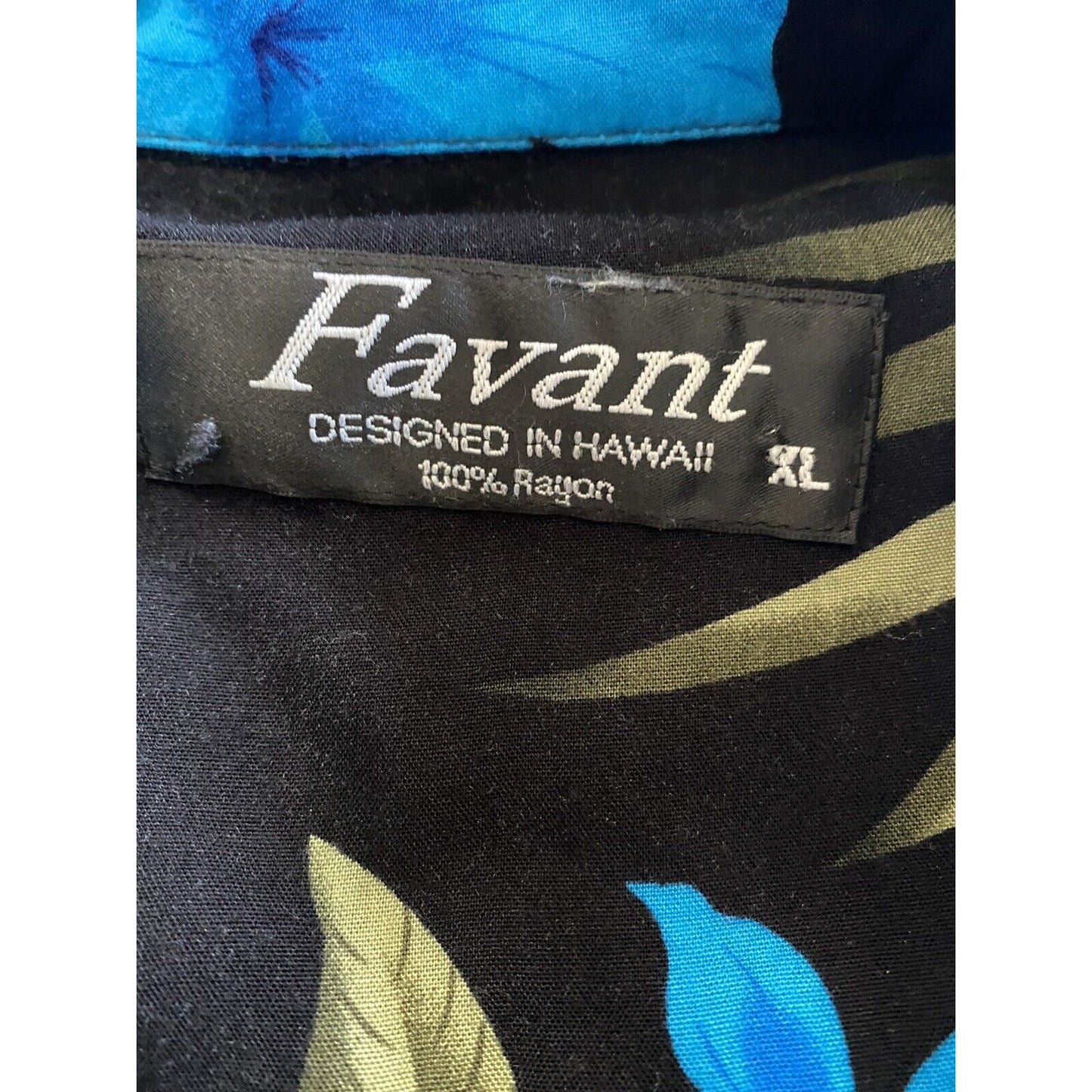 Vintage FAVANT Men’s XL Blue Floral Hawaiian Button-down Short Sleeves Shirt