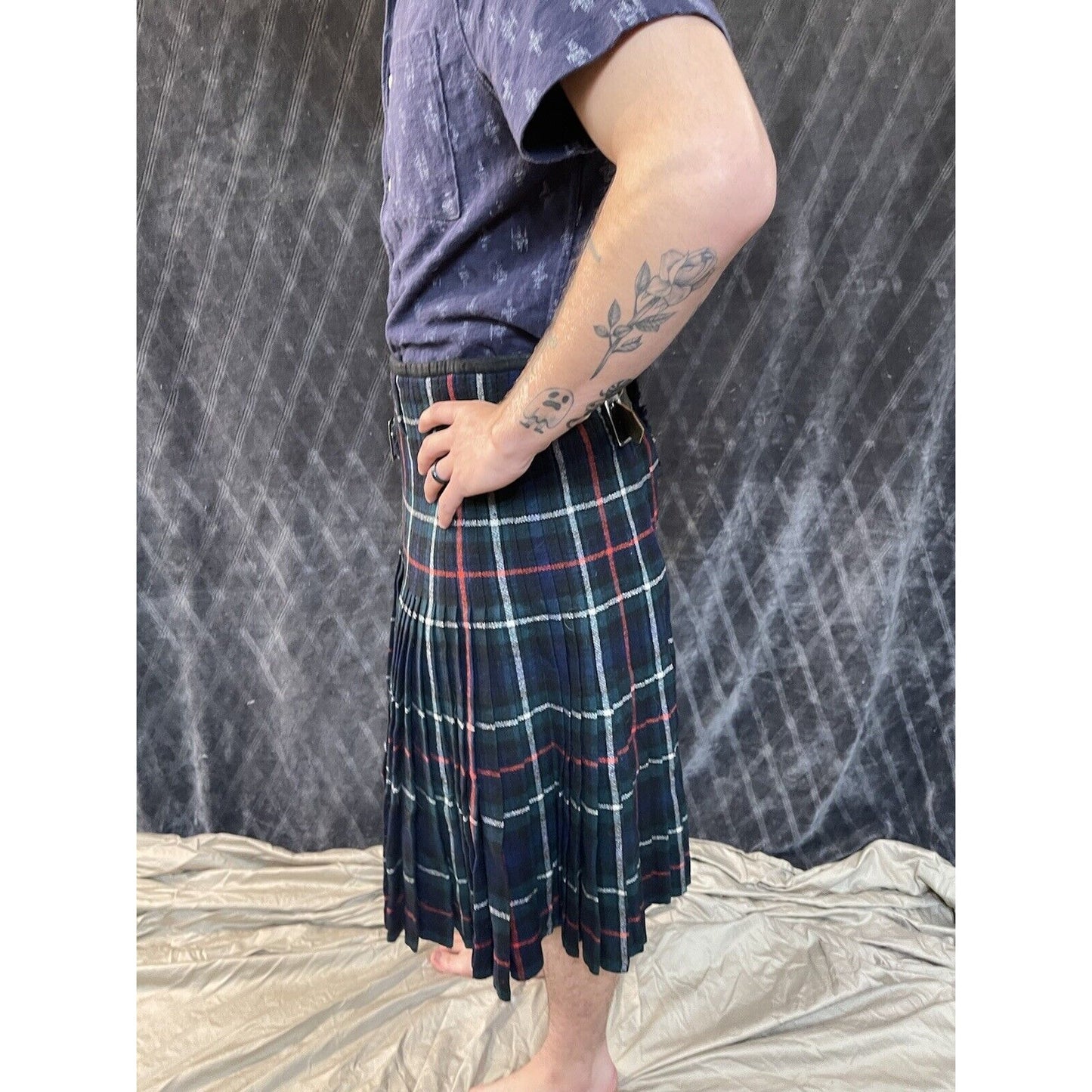 men’s kilt woman’s skirt 40” across stretched out plaid Dark green and blue