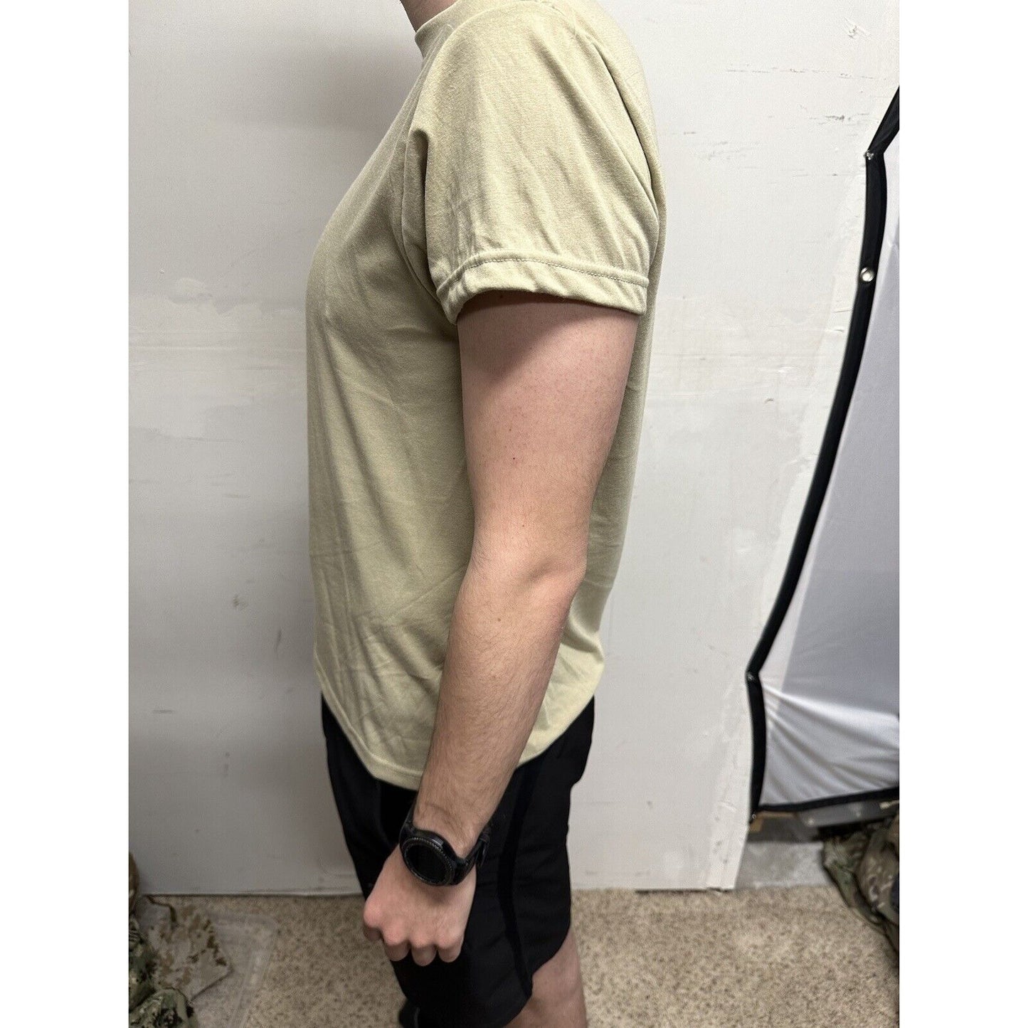 Men’s Desert Sand T-shirt Medium Moisture Wicking Poly Military Shirt