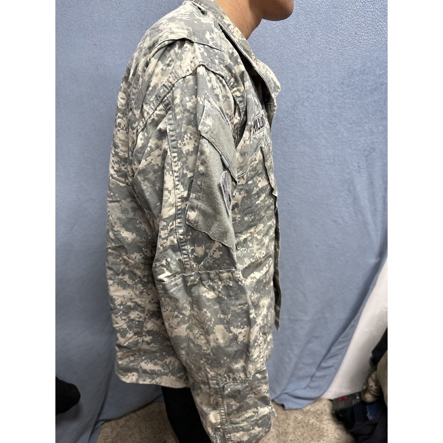 Men’s Army Combat Uniform Acu With Patches Fits Like A Medium Regular
