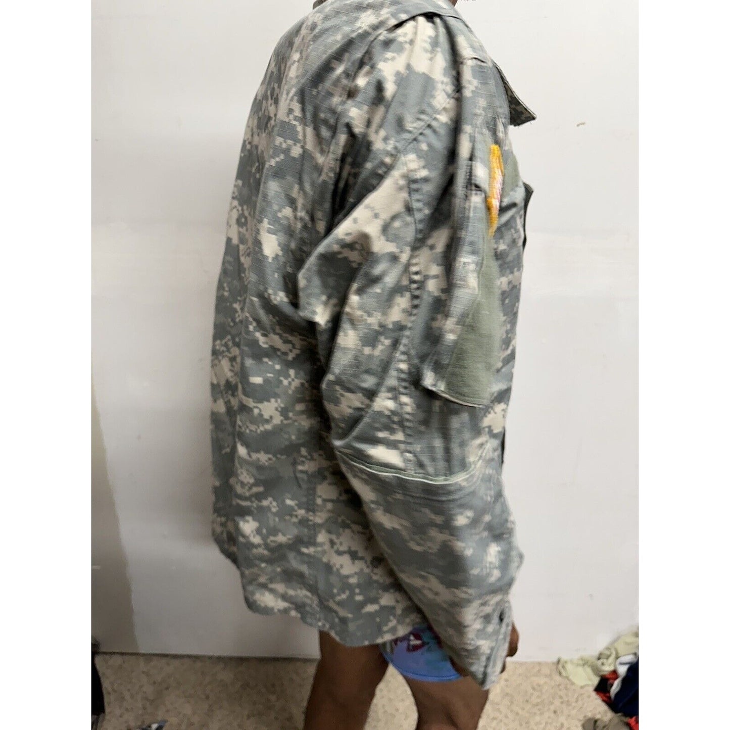 Men’s Army Combat Uniform Acu Medium Regular With USA Flag Patch Top Blouse