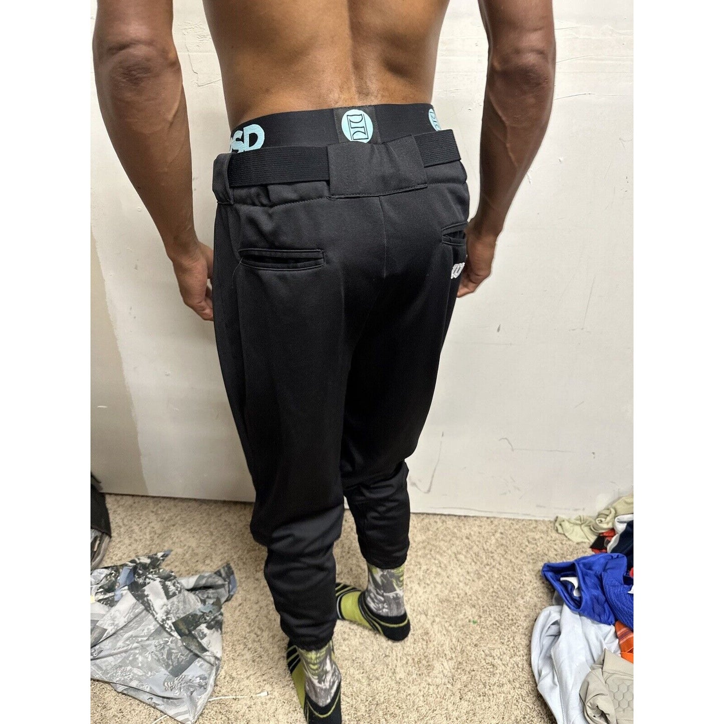 Men’s Wilson XL Black Baseball Pants With Belt