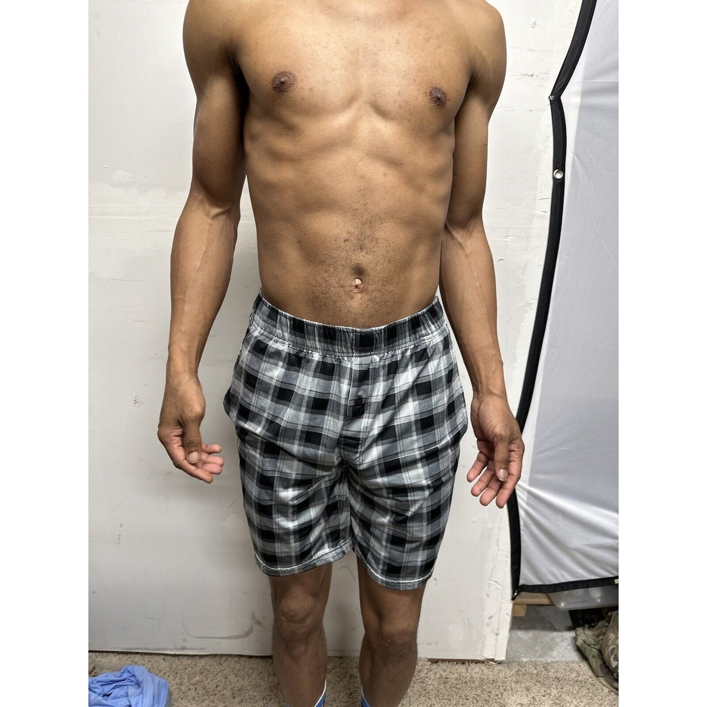 Men’s Gray And Black Fruit Of The Loom Small Lounge Shorts with pockets