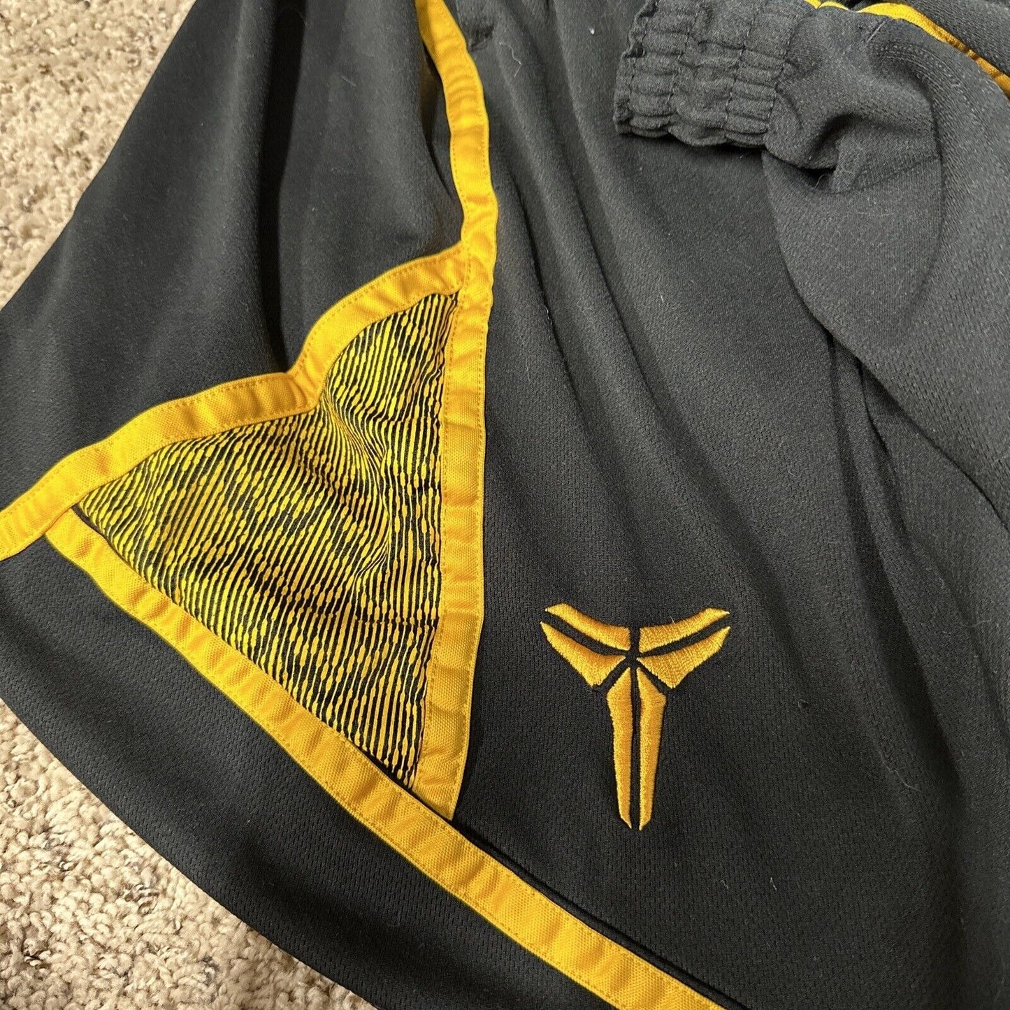 Men’s Nike XL Black And Yellow Dri Fit Shorts With Pockets