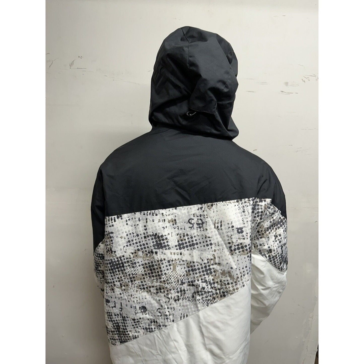 Men’s Large Black And White Snow Technology Body Glove Jacket