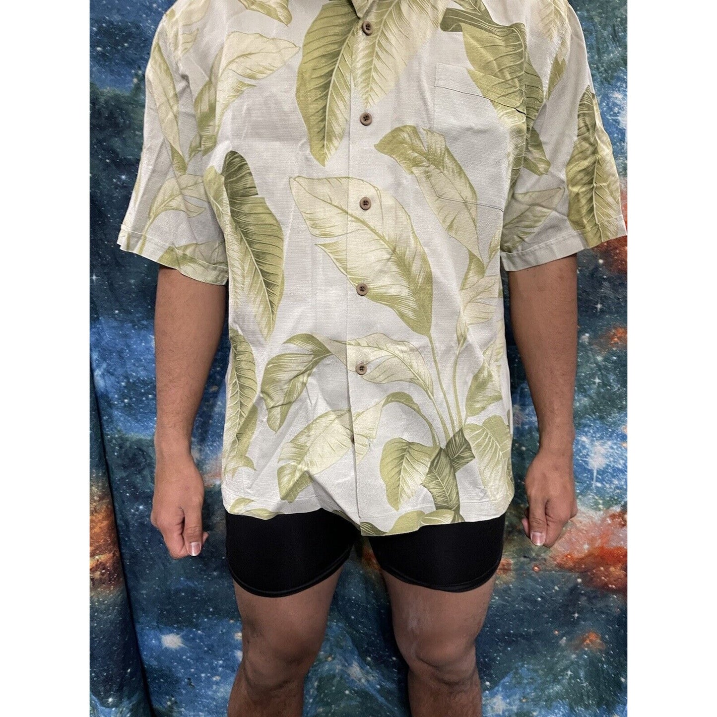 Jamaica Jaxx Men Size L Hawaiian Aloha Shirt Silk Green Leaves print on it 2702
