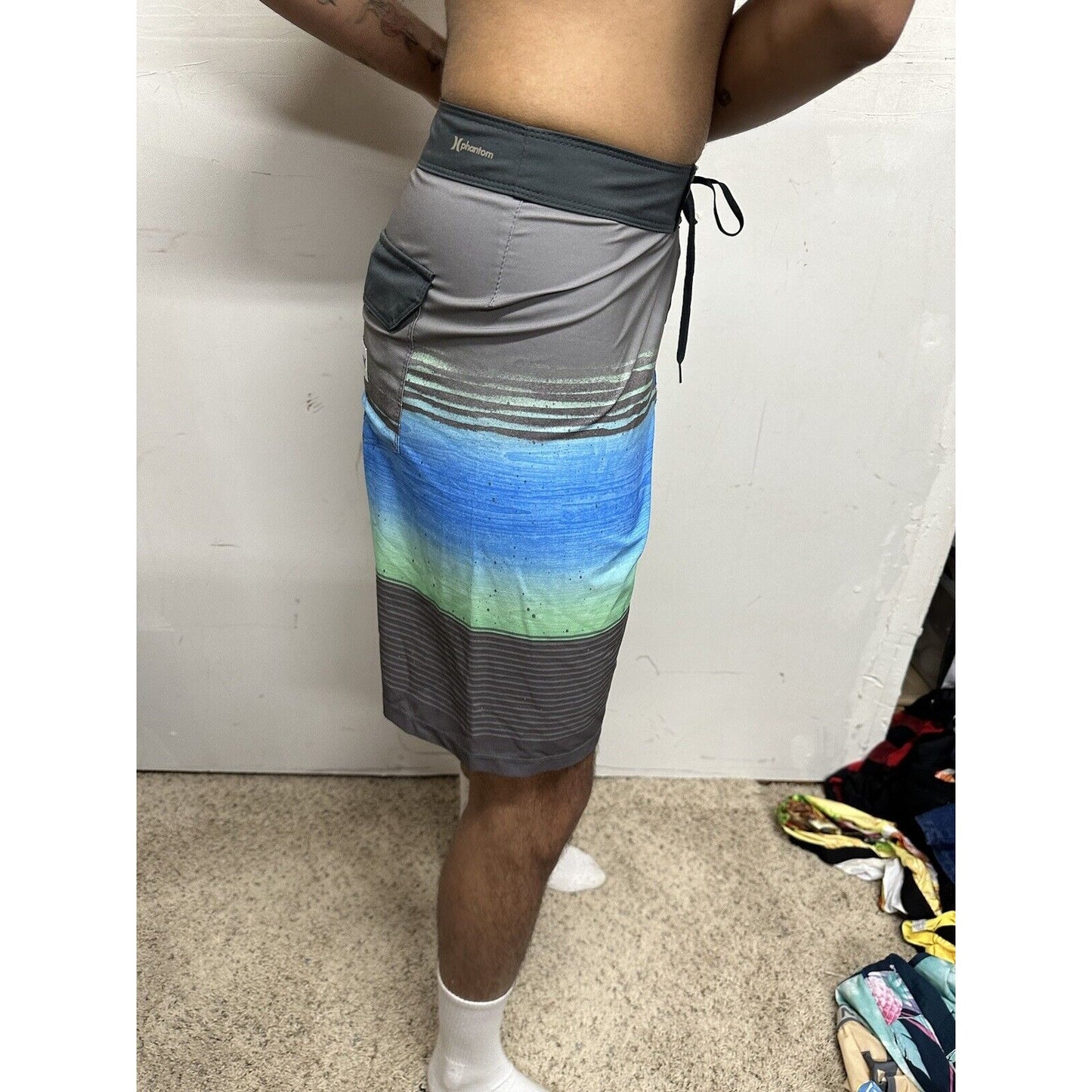 Men’s Hurley Size 34 Board Shorts Swim Trunks Gray Blue Striped