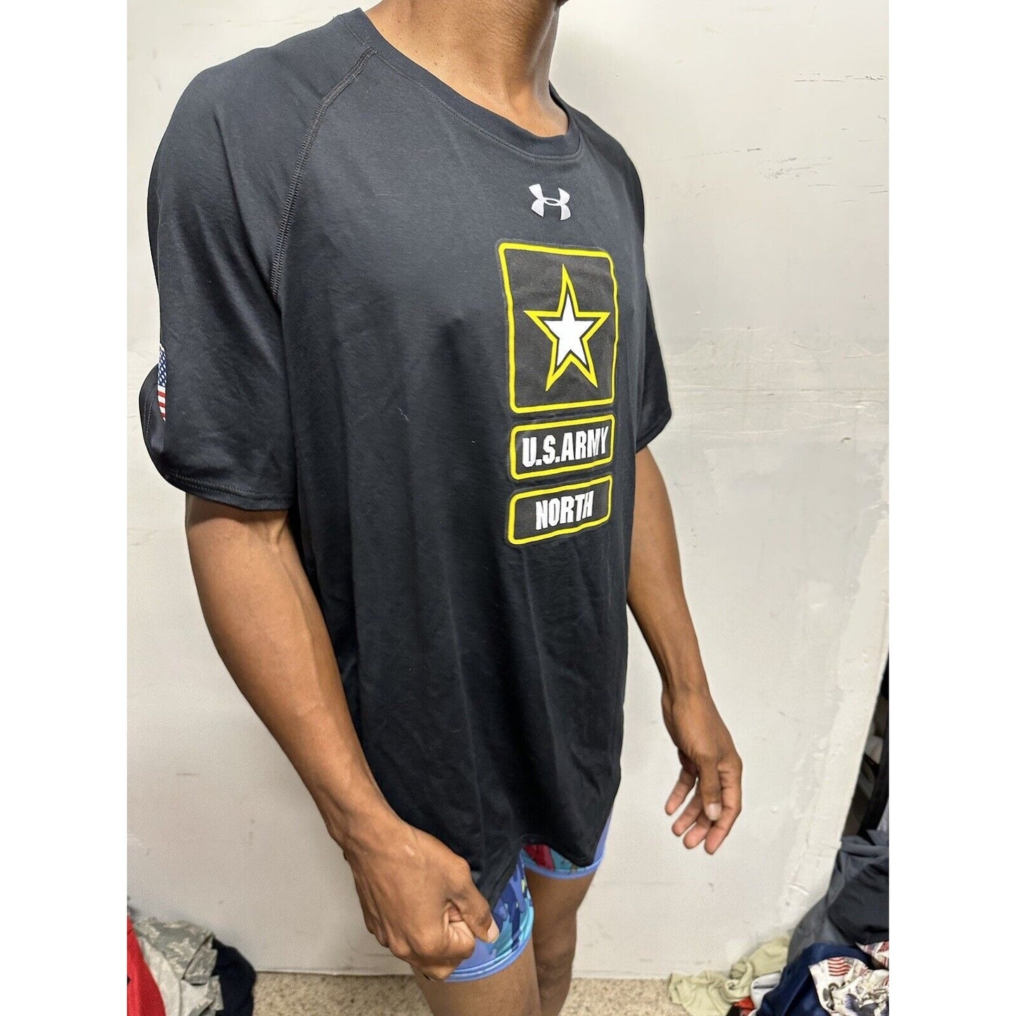 Men’s Under Armour 2XL US Army North Loose Heat Gear Shirt
