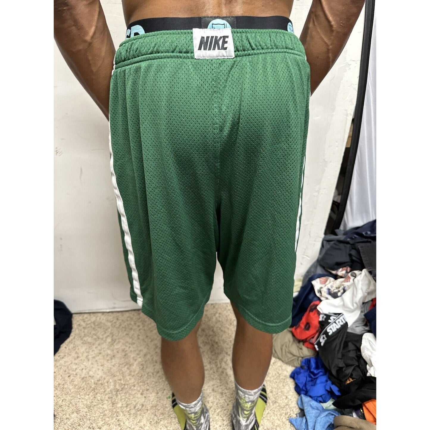 Men’s Large Nike Clay Football Green Athletic Shorts With Pockets