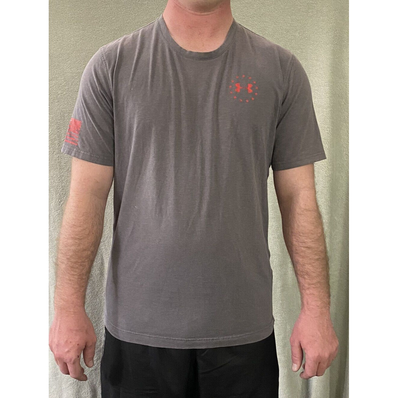 Under Armour Men’s Large Gray American Flag Wounded Warrior Proj Heat Gear Shirt