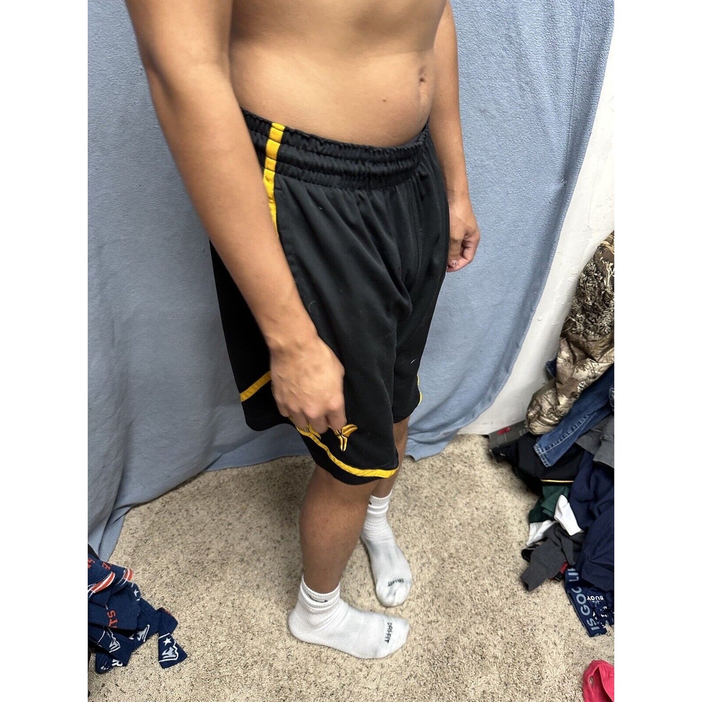 Men’s Nike XL Black And Yellow Dri Fit Shorts With Pockets