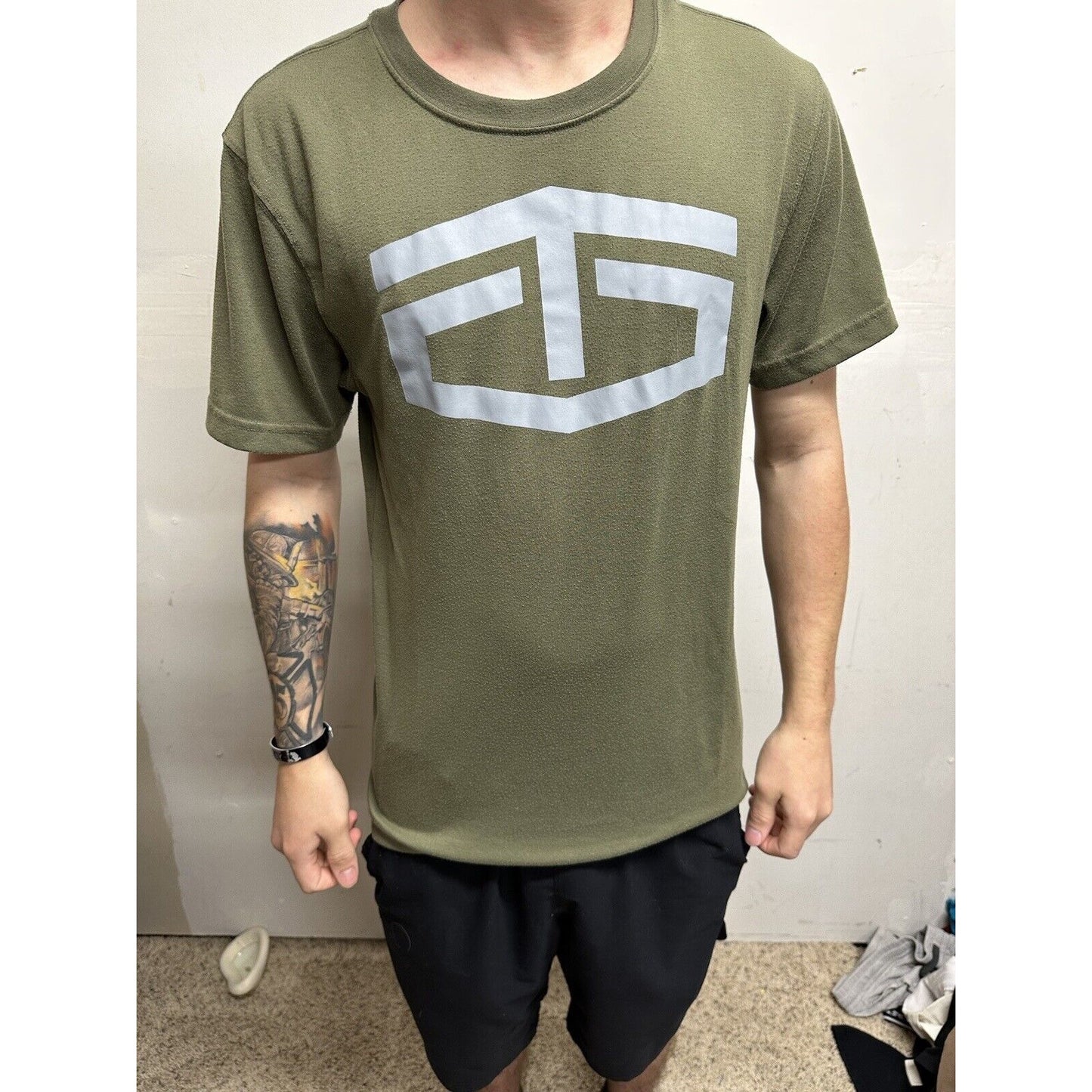 Men’s Short Sleeve Small Olive Green Tapout Shirt