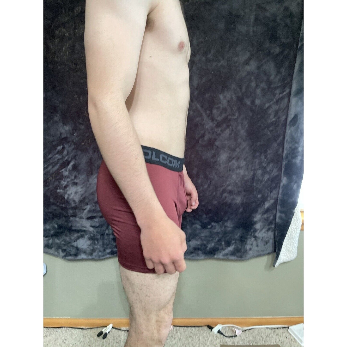 Men’s Large Volcom Dark Red 10% Spandex Compression Shorts