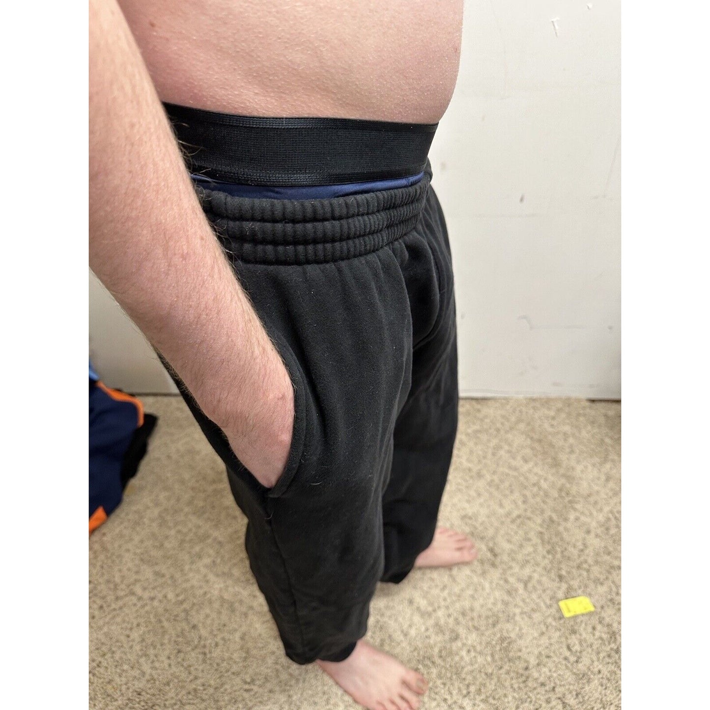 men’s black fila medium sweat pants with pockets