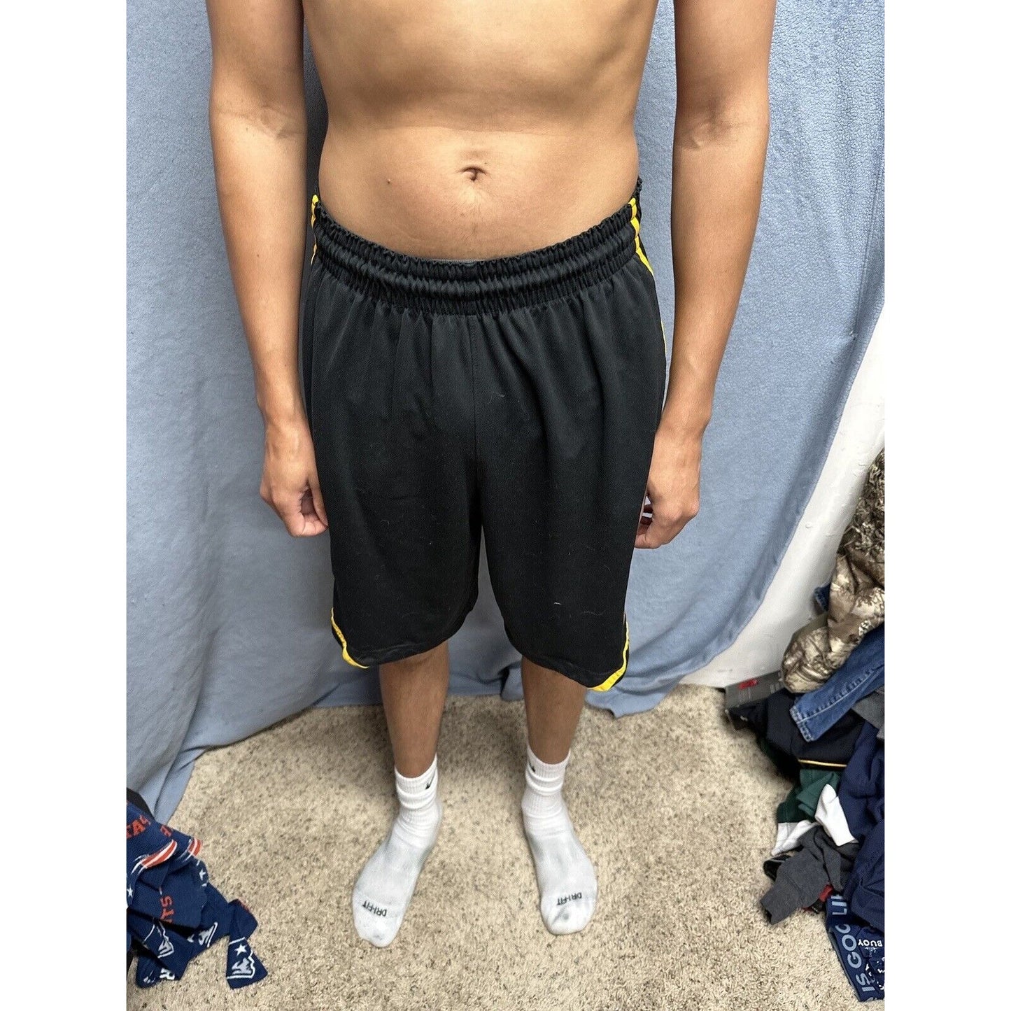 Men’s Nike XL Black And Yellow Dri Fit Shorts With Pockets