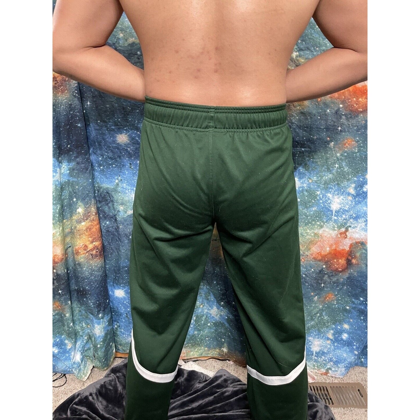 Men’s Medium Dark Green Under Armor Eagles Basketball sweatpants