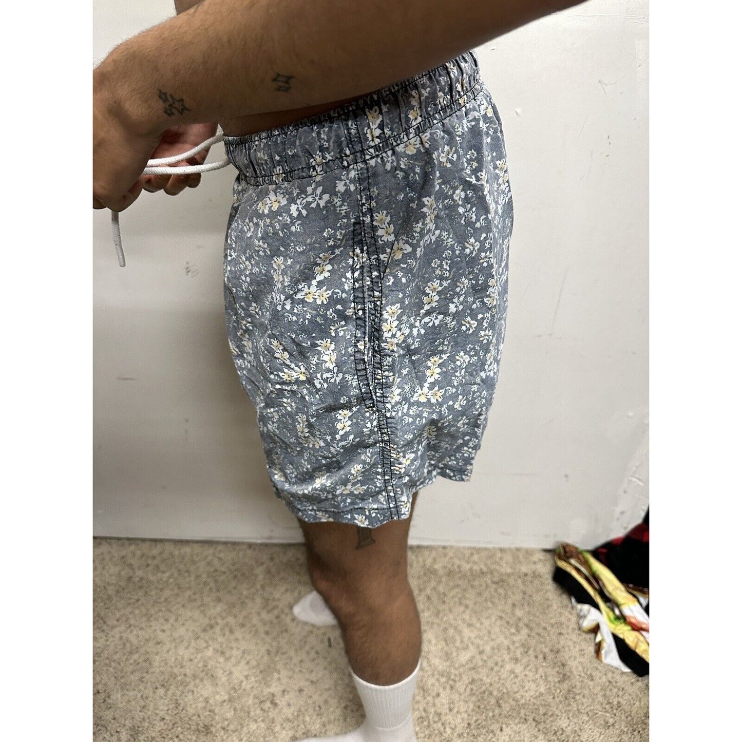 Men’s Large Zara Gray Floral Shorts