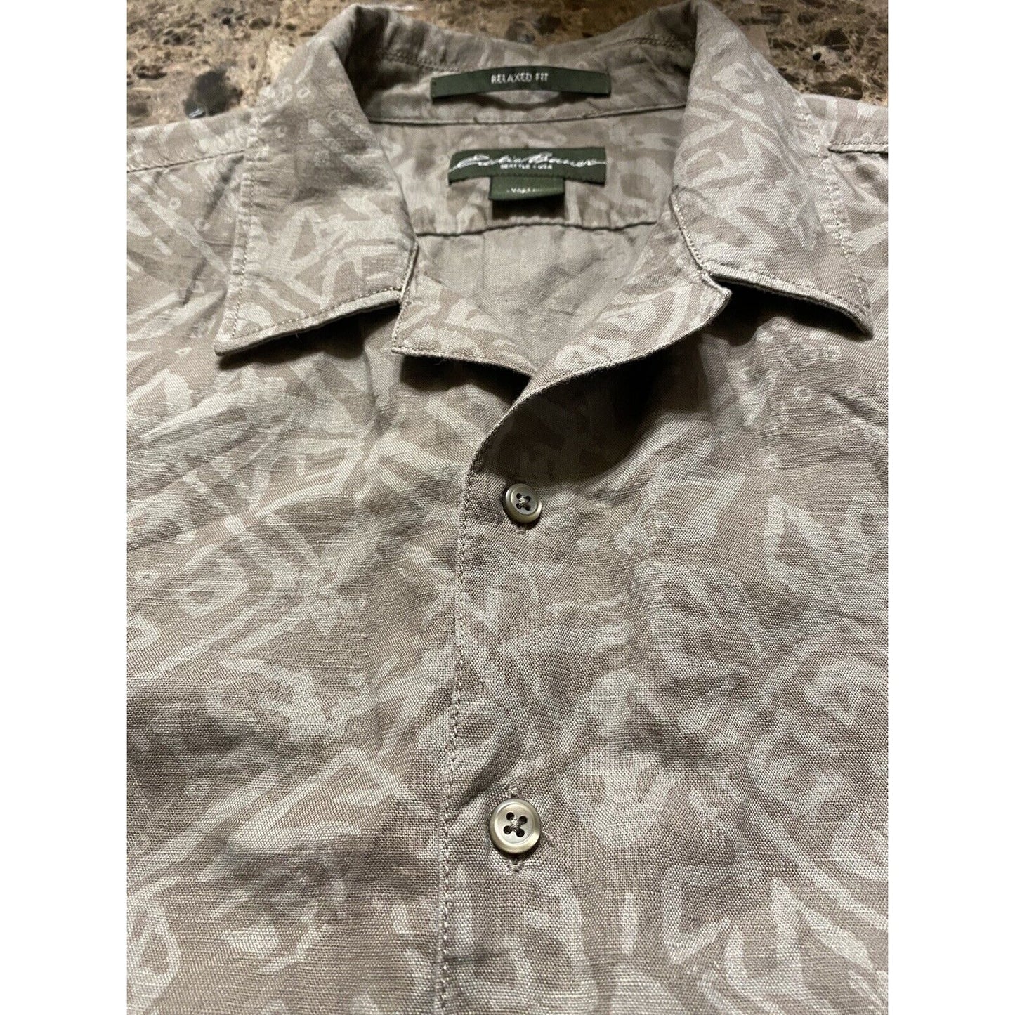 Eddie Bauer Relaxed Fit Large Tropical or Tribal Brown Button-down Short Sleeved