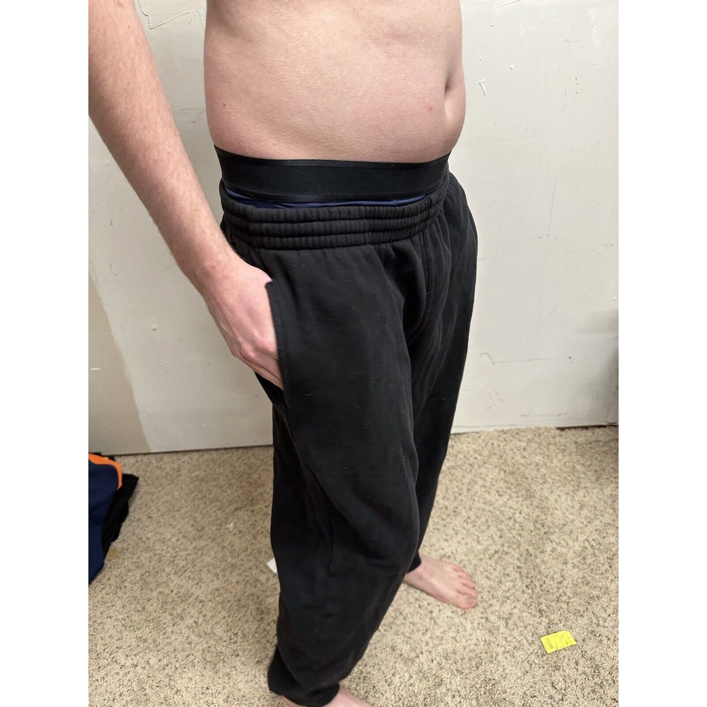 men’s black fila medium sweat pants with pockets