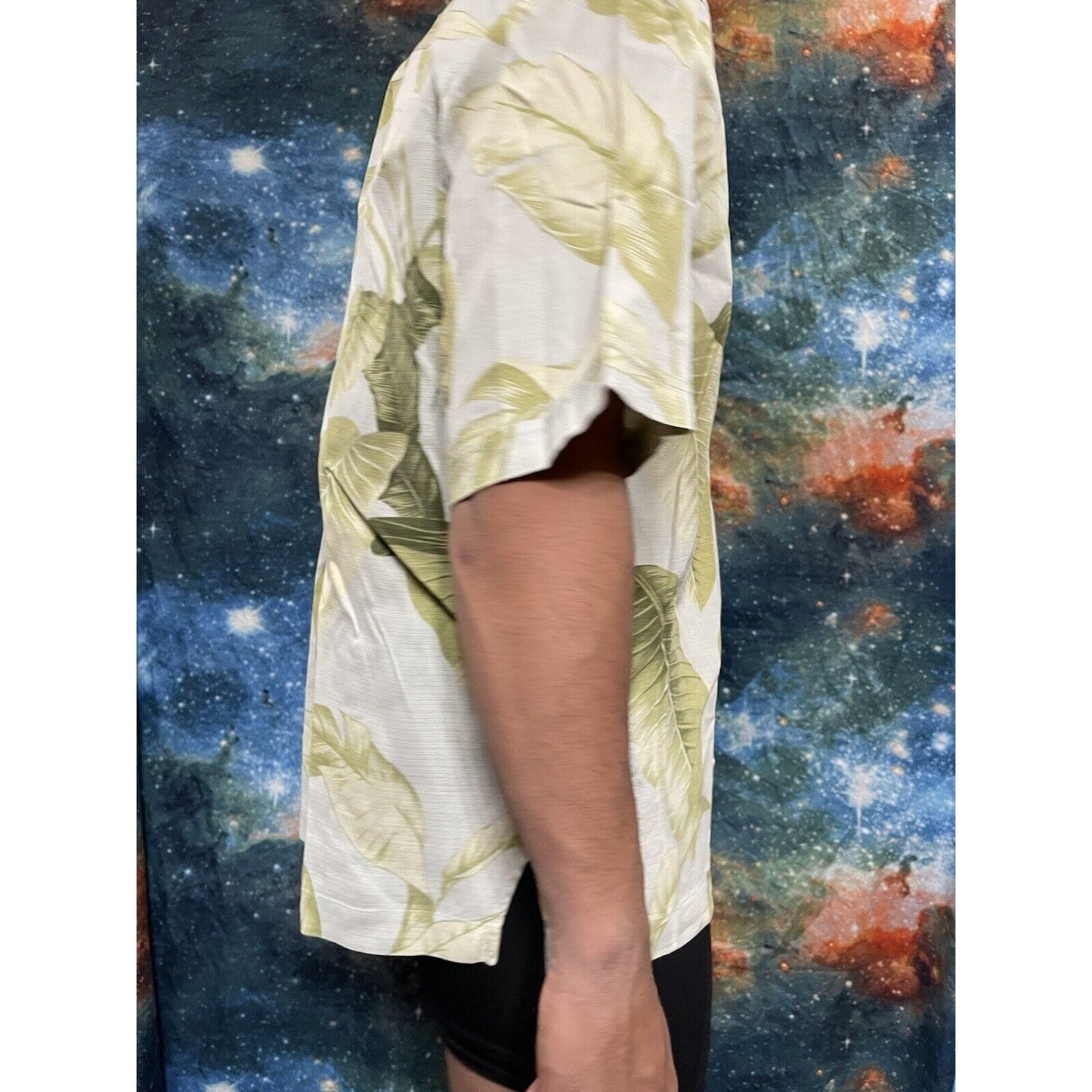 Jamaica Jaxx Men Size L Hawaiian Aloha Shirt Silk Green Leaves print on it 2702