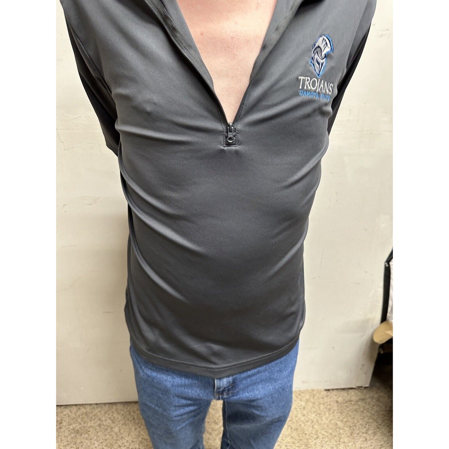 men’s gray dakota state trojans pull over long sleeve 1/4 zip shirt ~medium