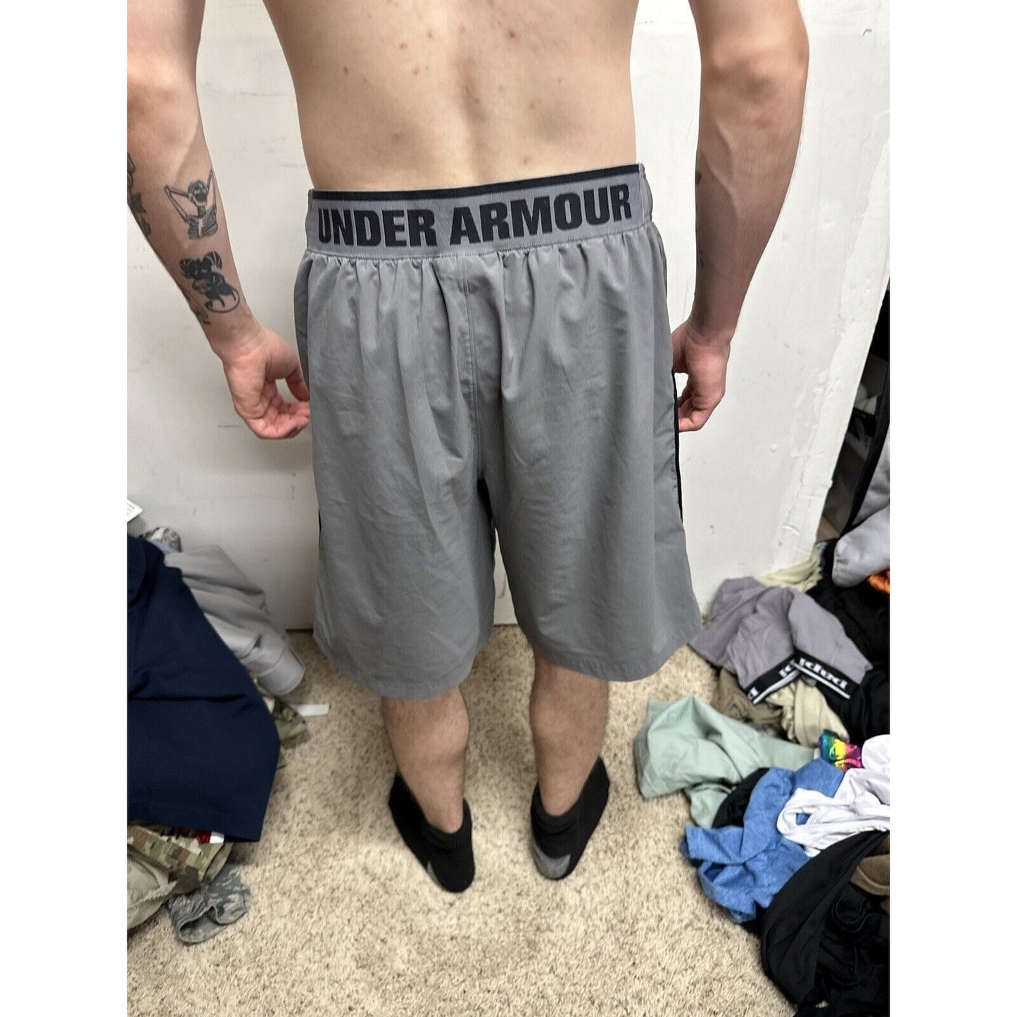 Men’s Large Under Armour Gray Shorts With Pockets Athletic
