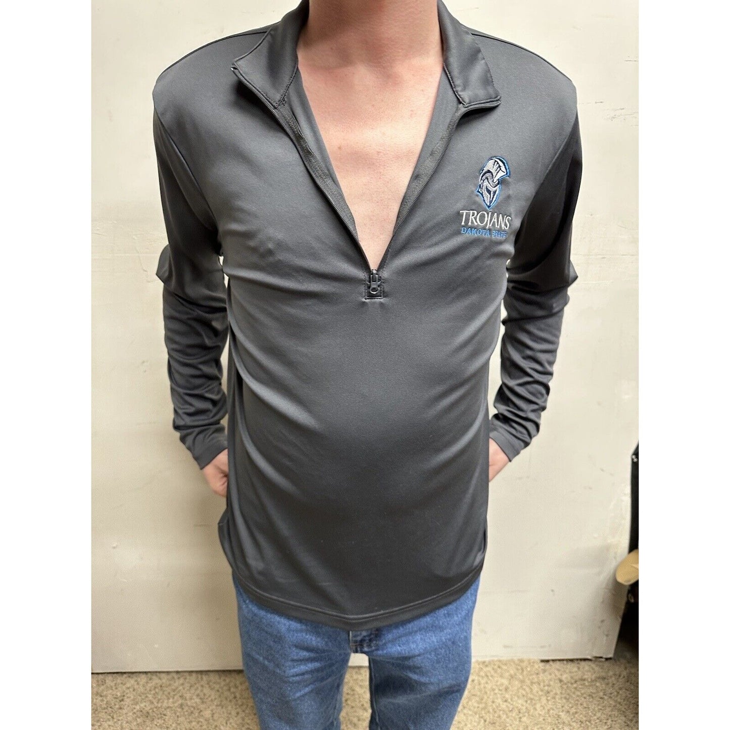 men’s gray dakota state trojans pull over long sleeve 1/4 zip shirt ~medium