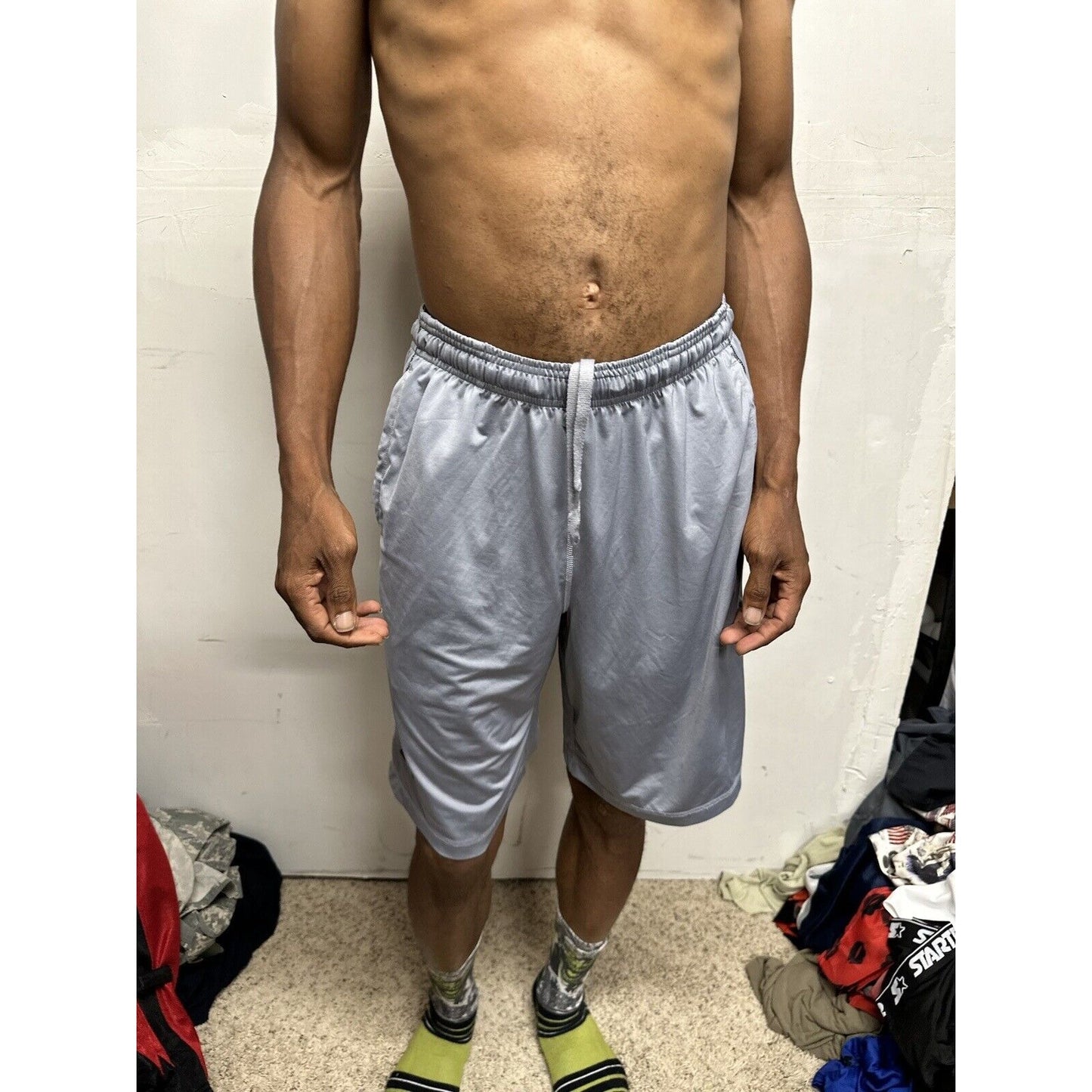 Men’s Gray Medium Under Armour Shorts Loose With Pockets