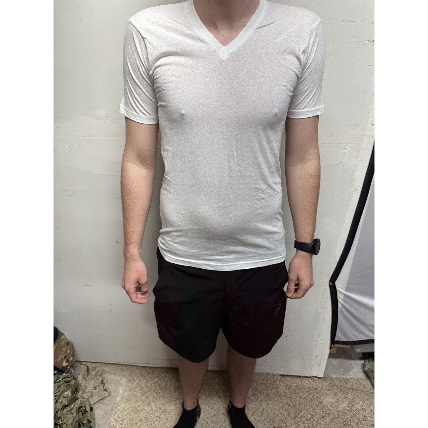 Men’s Small White Cotton Crown V-neck T-shirt
