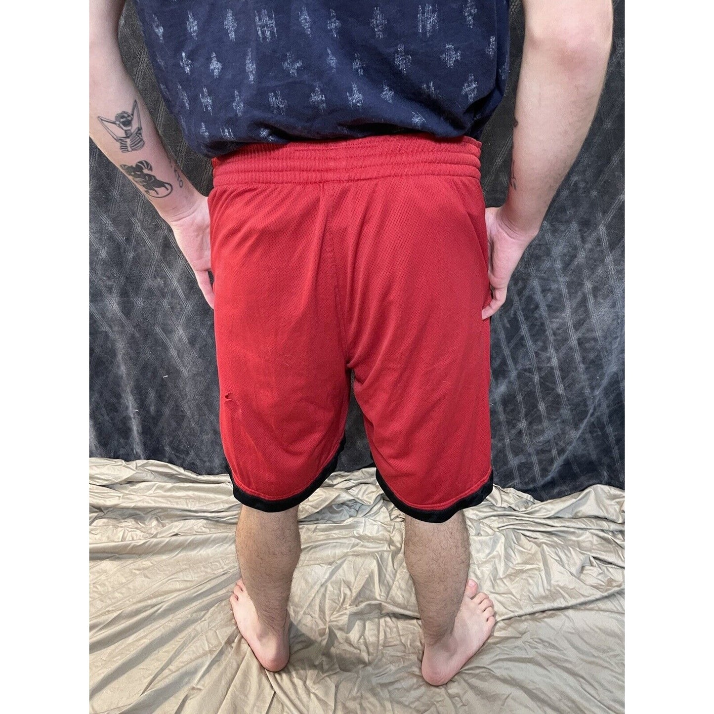 men’s red and black nike basketball shorts XL