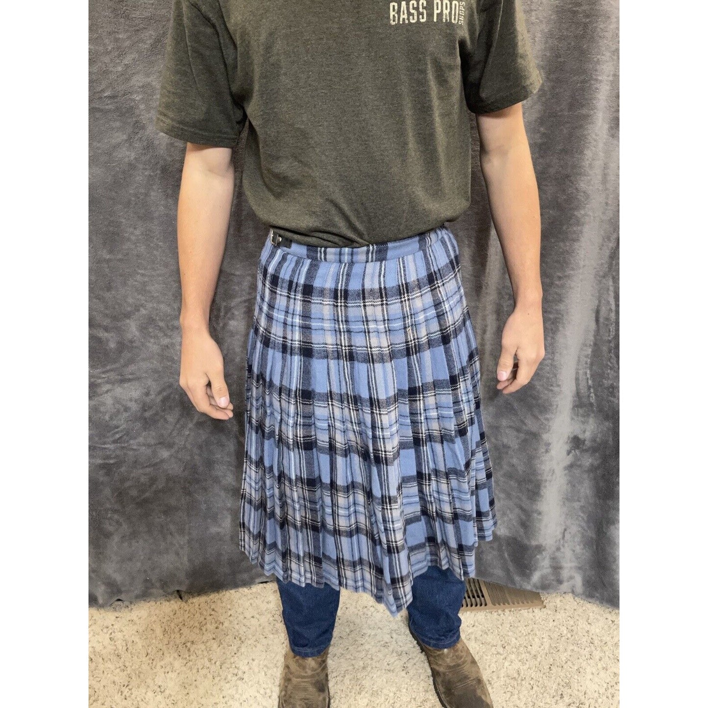 women's pure new wool size 14 skirt/kilt Tartan blue plaid