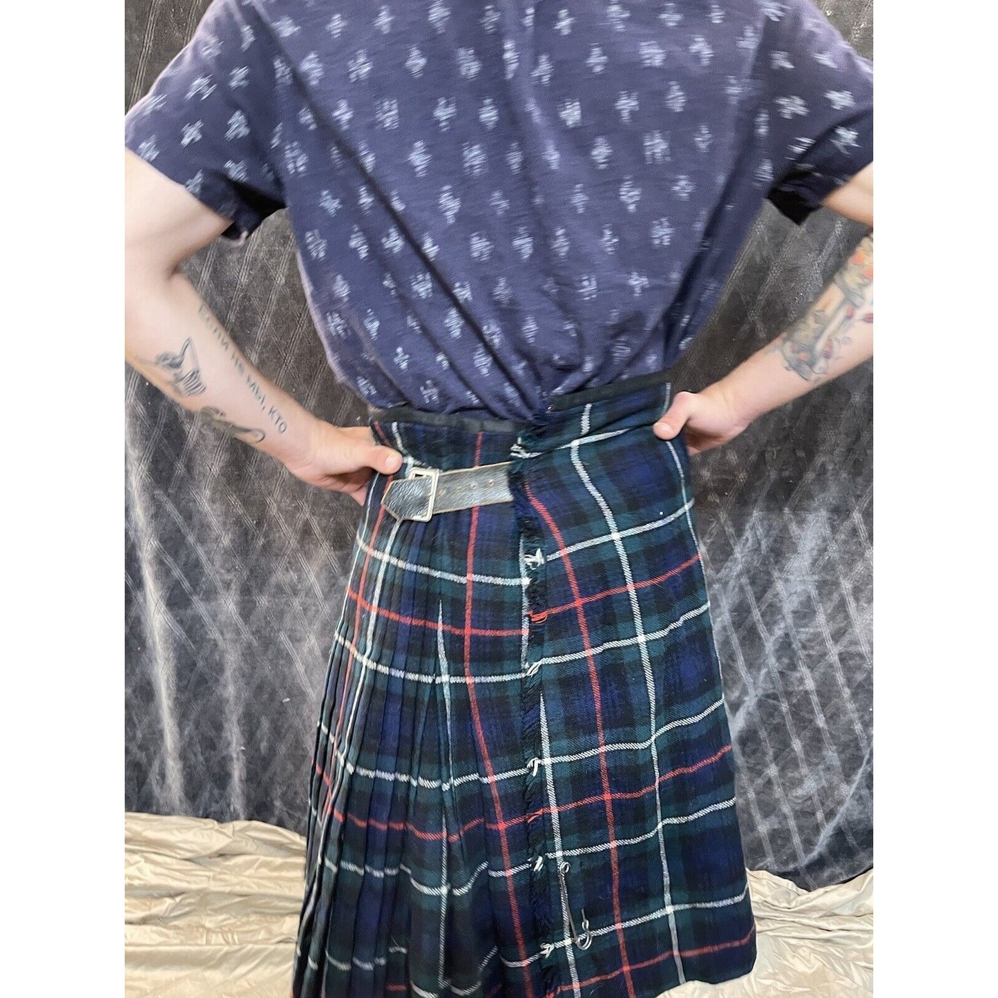 men’s kilt woman’s skirt 40” across stretched out plaid Dark green and blue