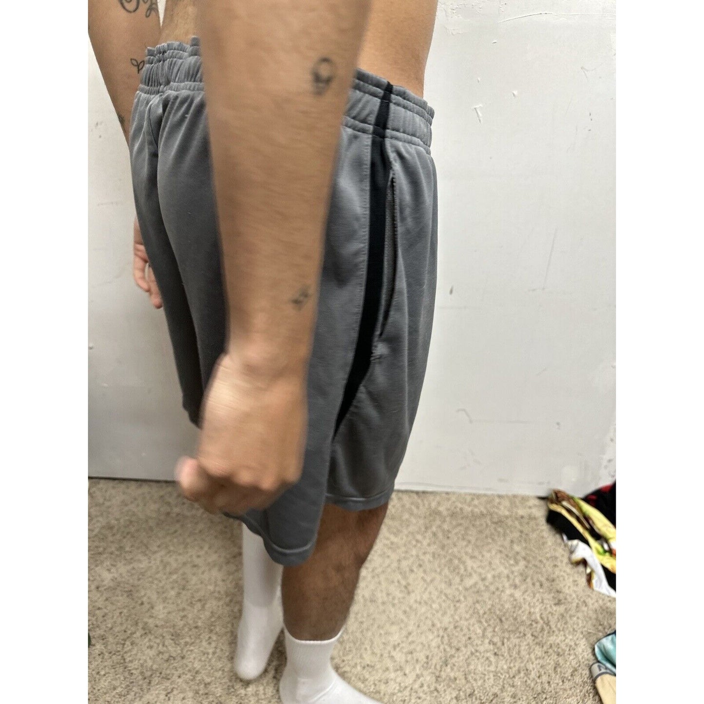 Men’s Large Gray Champion Athletic Shorts