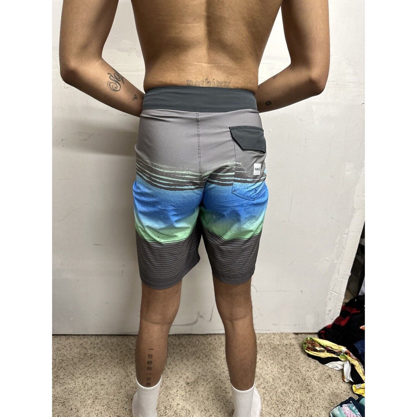 Men’s Hurley Size 34 Board Shorts Swim Trunks Gray Blue Striped