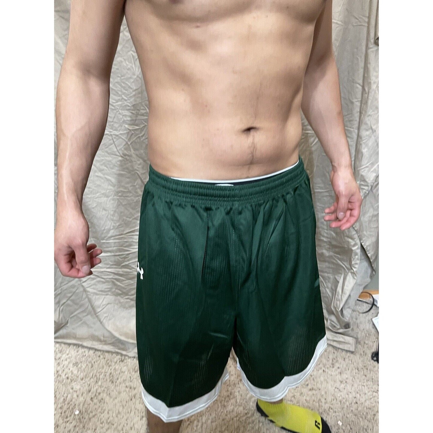 Boy's under armour Youth XL Deep Green Lacrosse style shorts no pockets