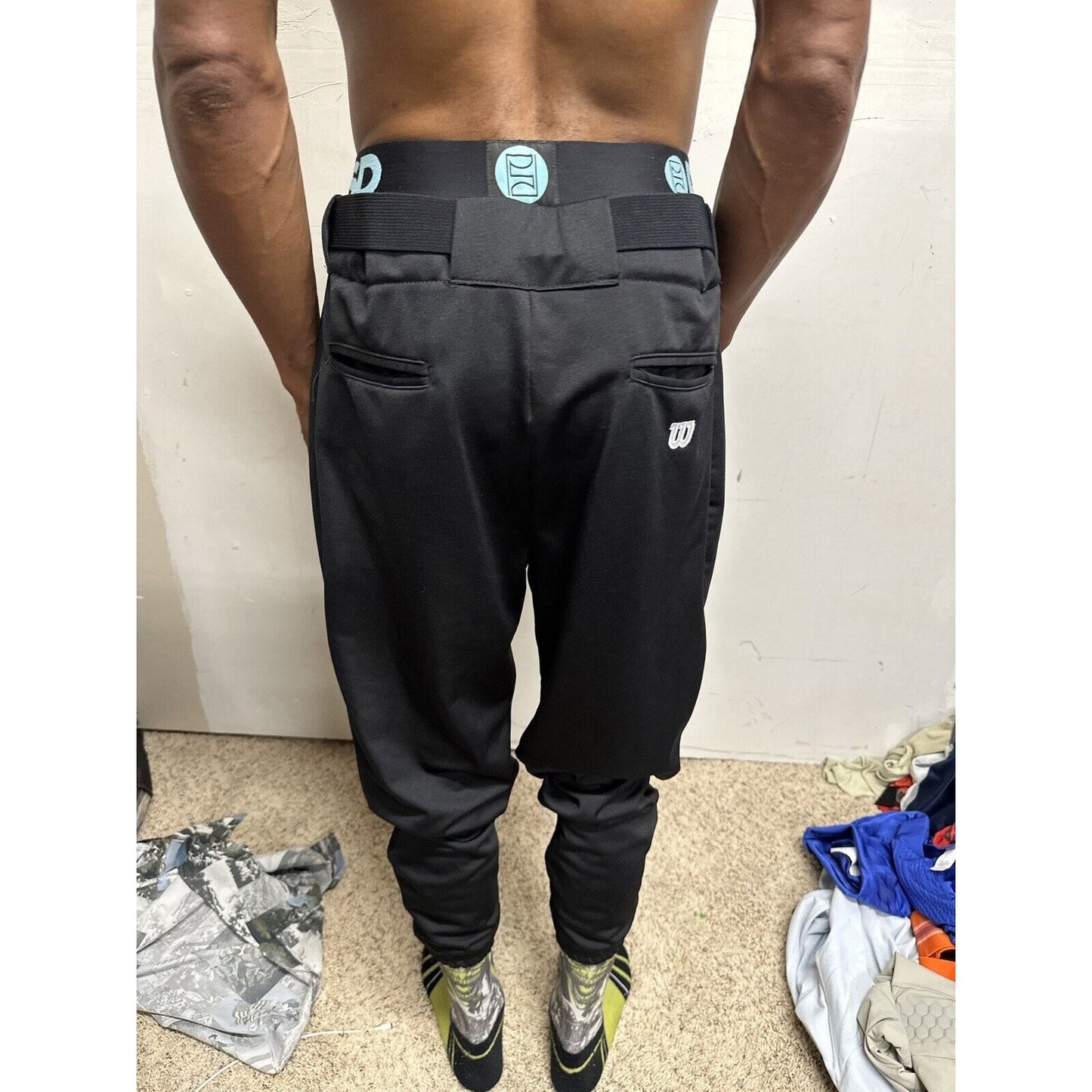 Men’s Wilson XL Black Baseball Pants With Belt
