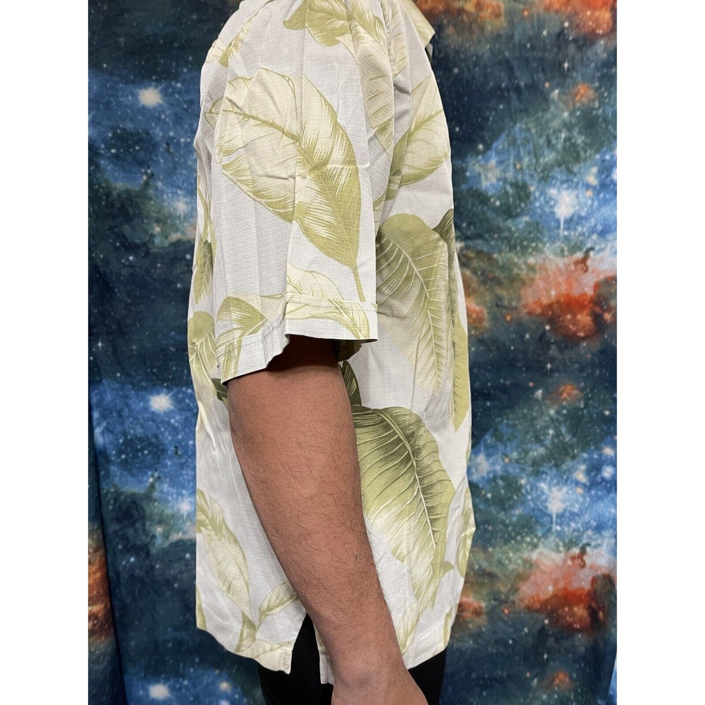 Jamaica Jaxx Men Size L Hawaiian Aloha Shirt Silk Green Leaves print on it 2702