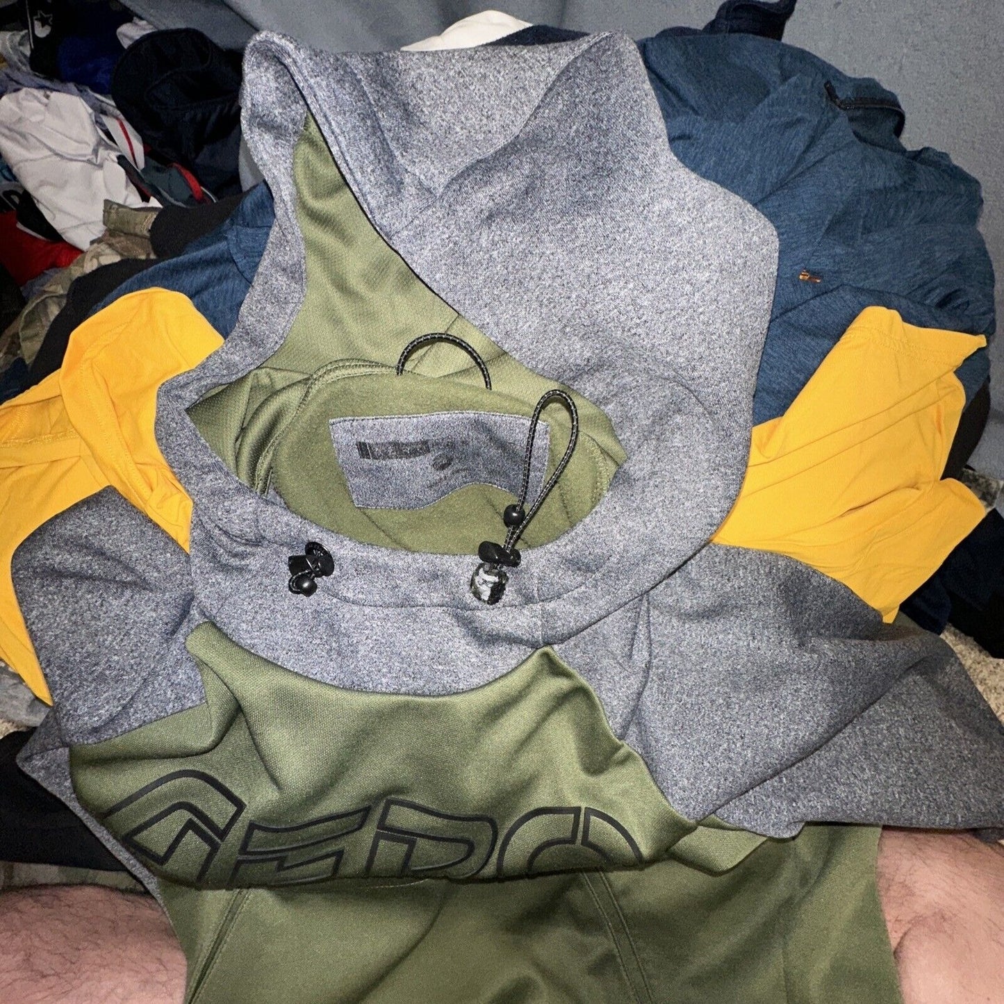 Men’s Green And Gray Pull Over Hoodie Medium Aeropostale