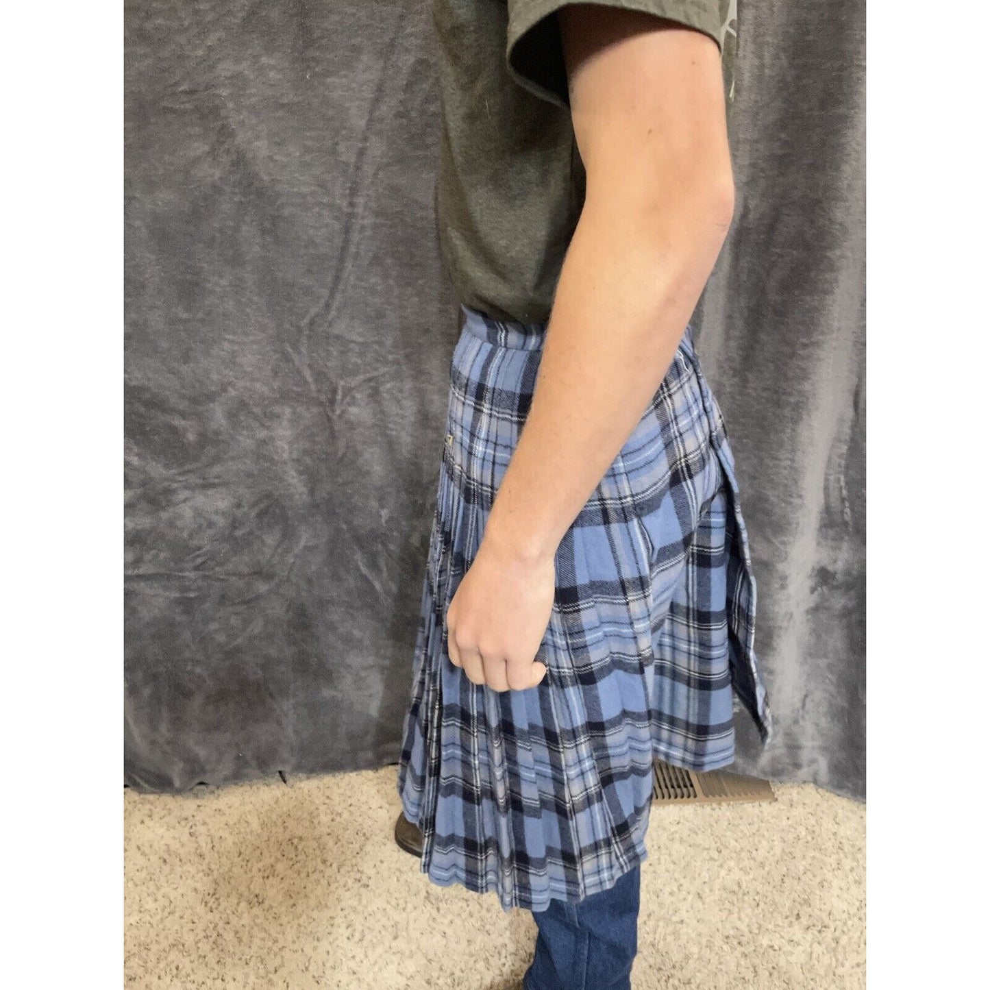 women's pure new wool size 14 skirt/kilt Tartan blue plaid