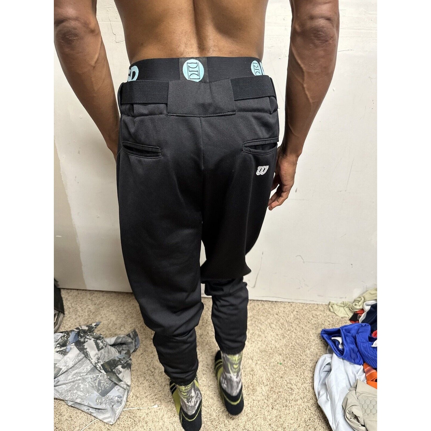 Men’s Wilson XL Black Baseball Pants With Belt