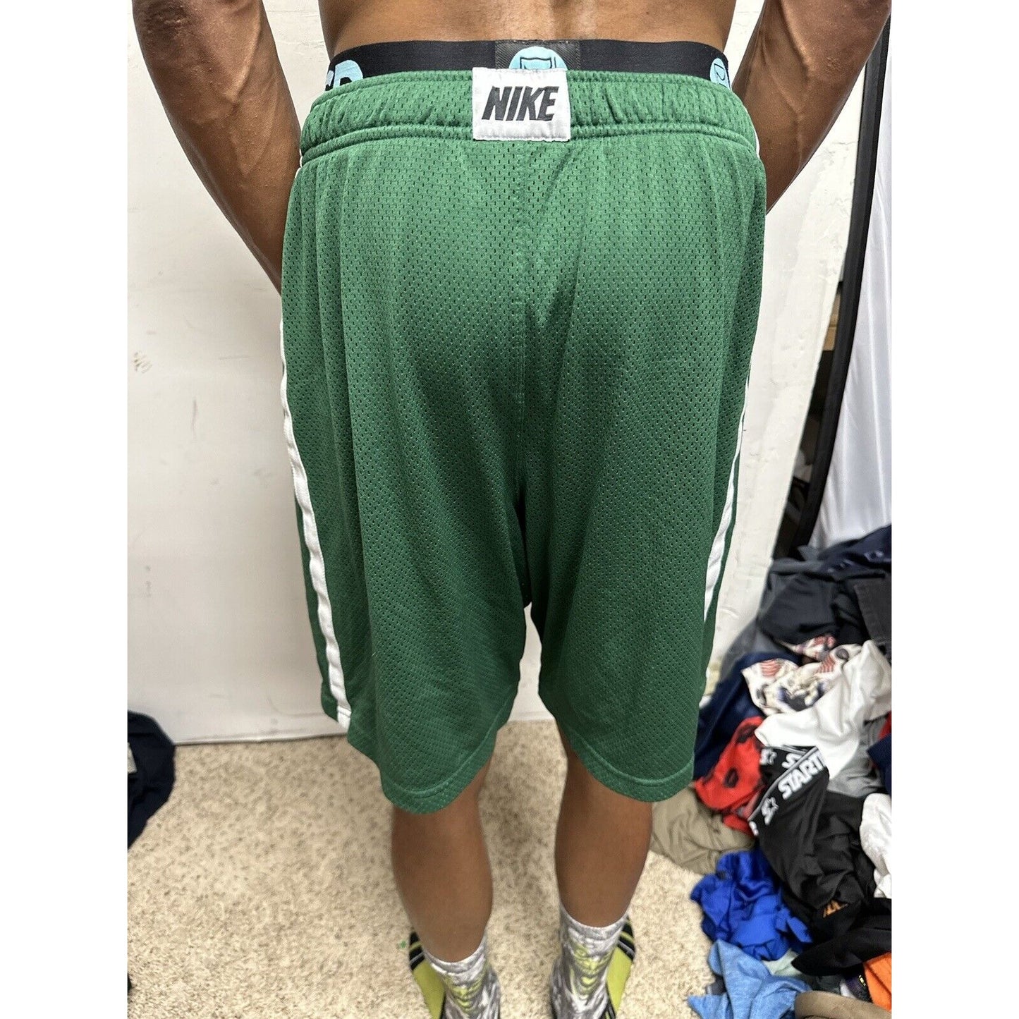 Men’s Large Nike Clay Football Green Athletic Shorts With Pockets